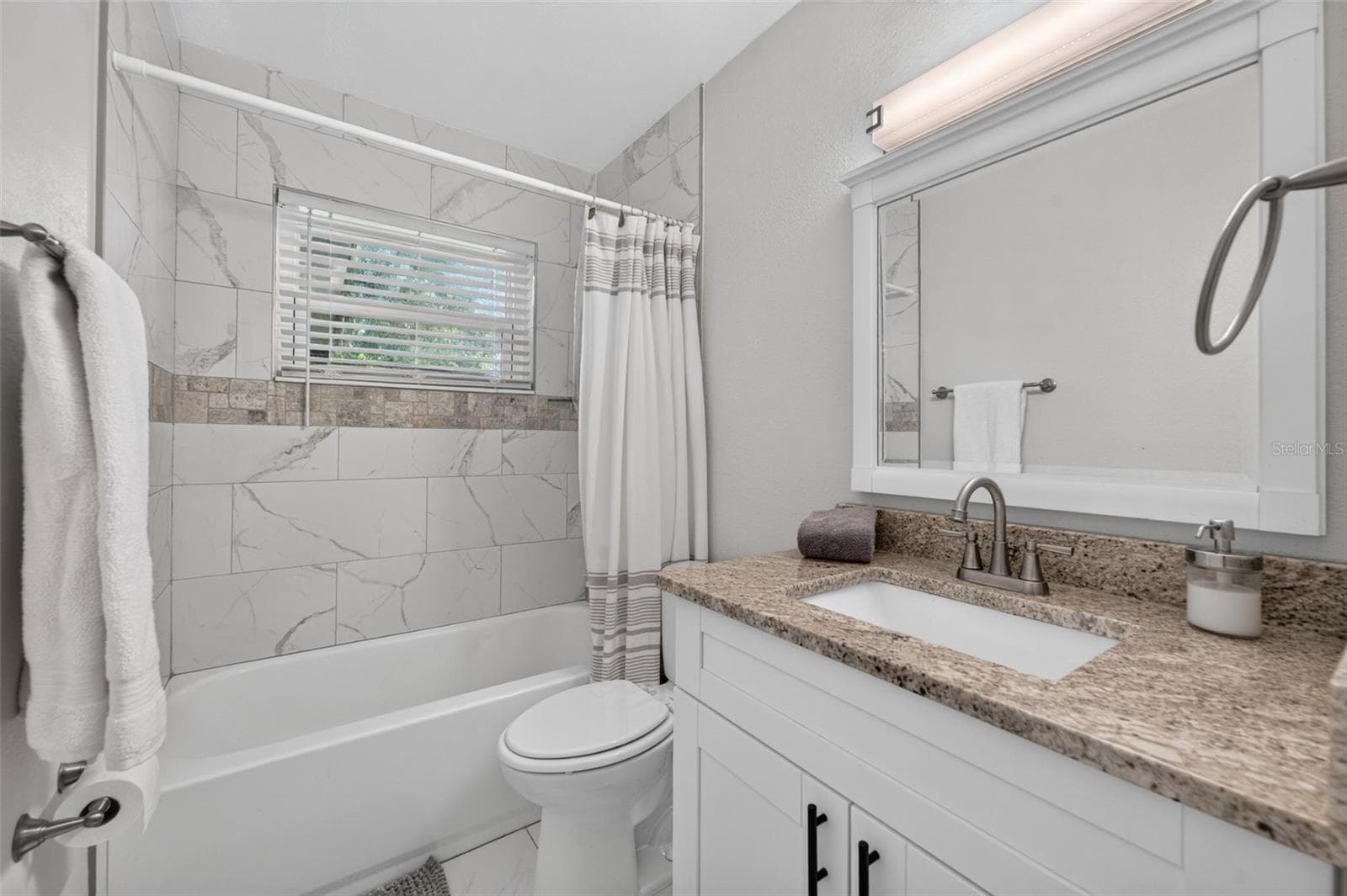 Hall bath - 619 MARSHALL ST, ALTAMONTE SPRINGS
