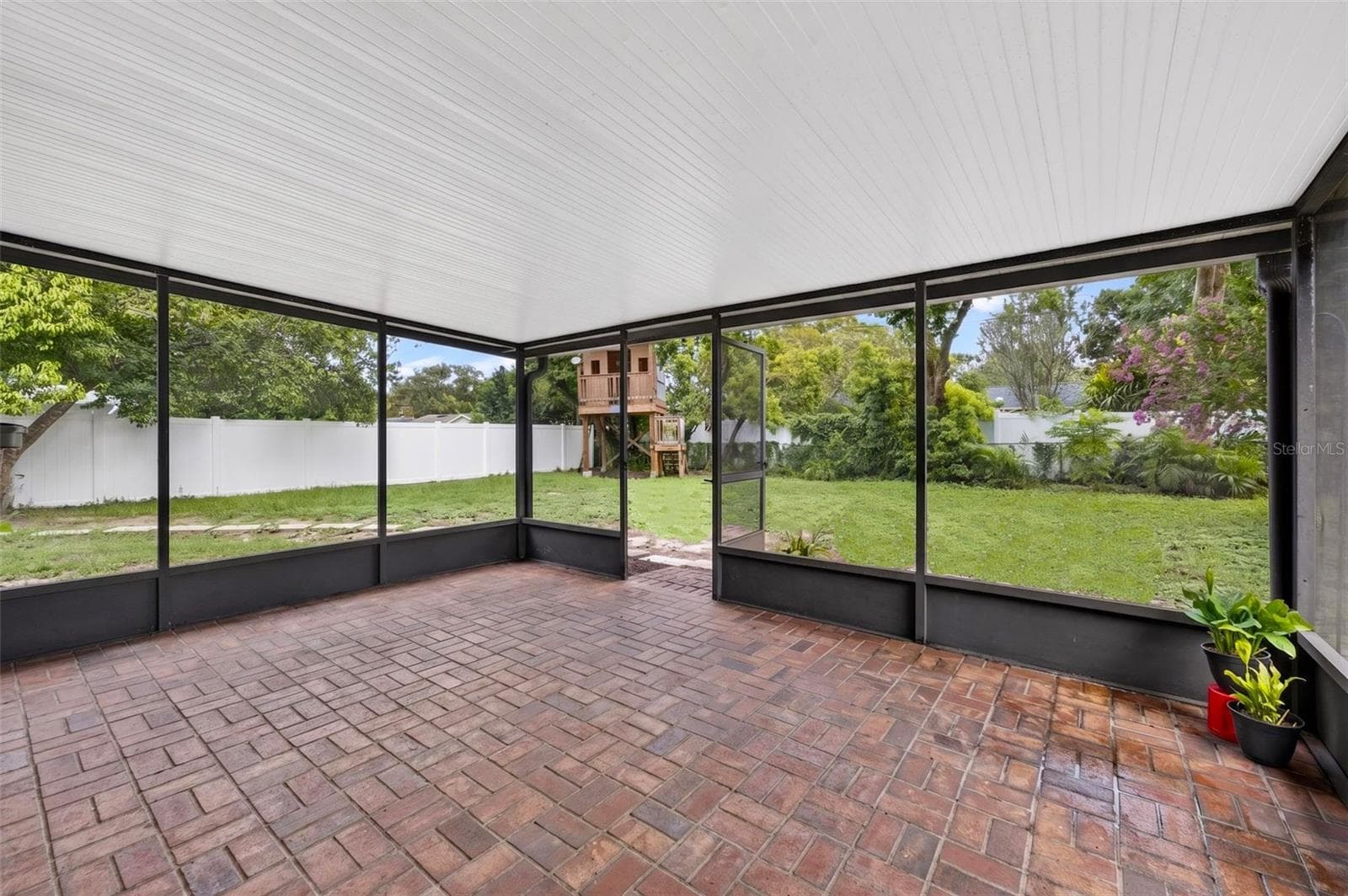 Screened in porch with brick paver flooring - 619 MARSHALL ST, ALTAMONTE SPRINGS