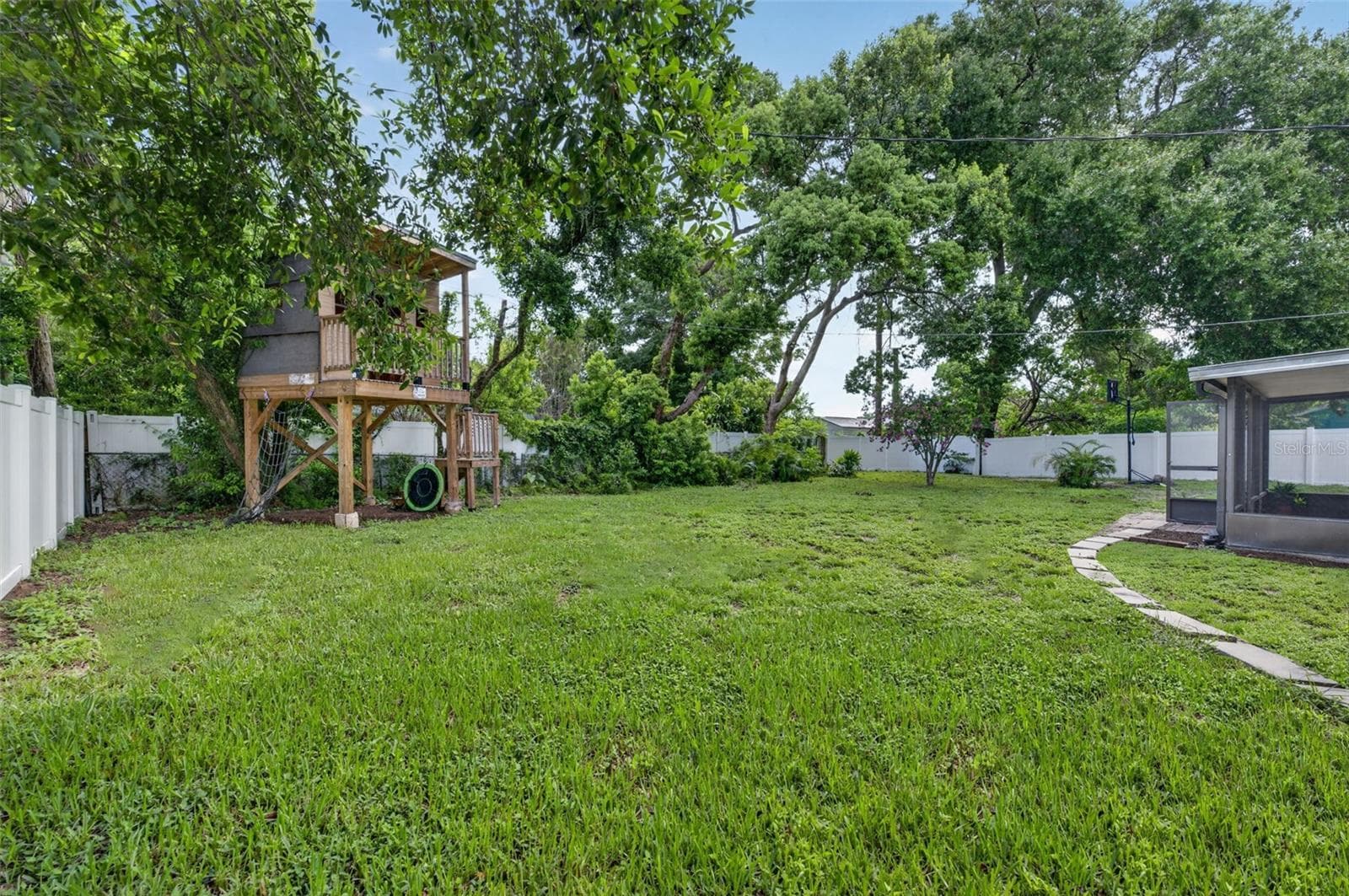 Backyard to Play house/Tree house - 619 MARSHALL ST, ALTAMONTE SPRINGS