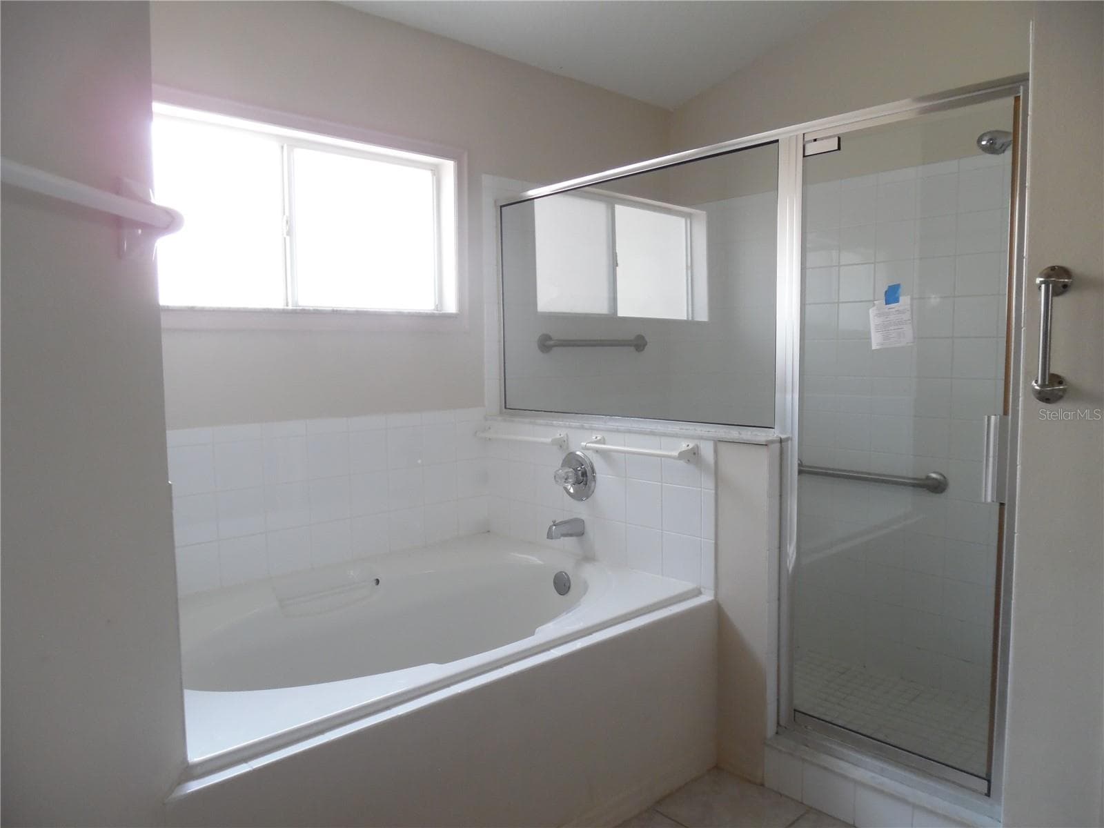 Tub with separate shower in the Master Bedroom - 24947 CRANES ROOST CIR, LEESBURG