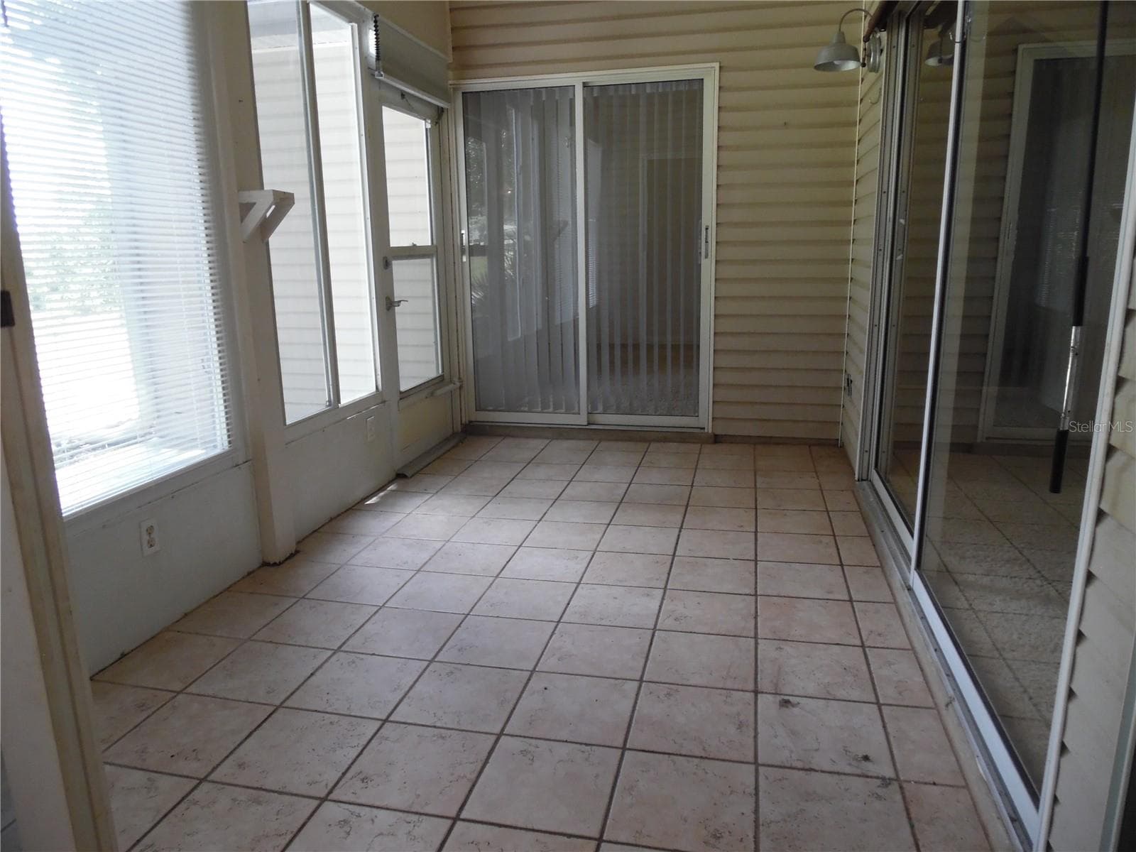 Enclosed back patio over looking the golf course - 24947 CRANES ROOST CIR, LEESBURG