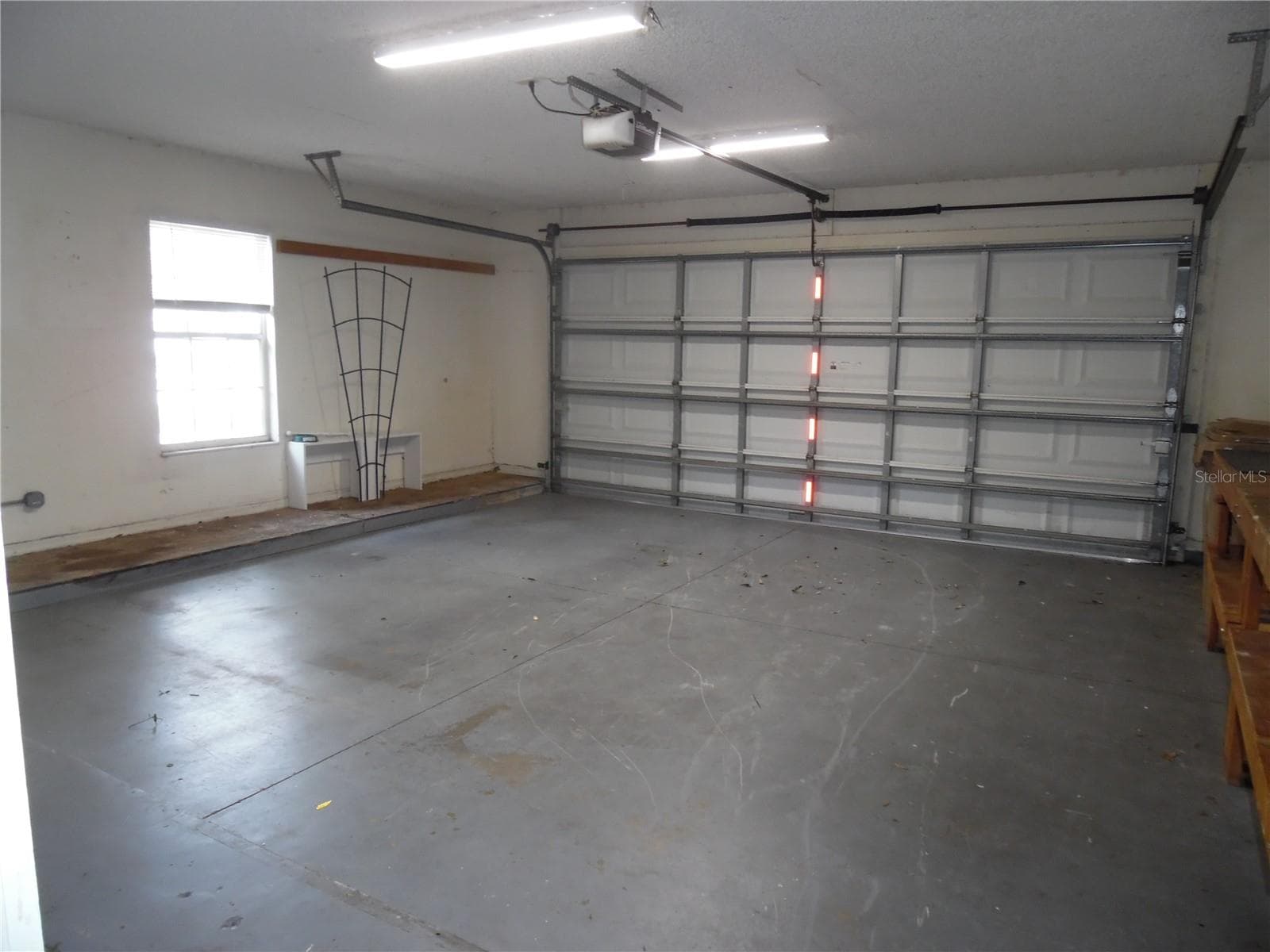 Two car garage - 24947 CRANES ROOST CIR, LEESBURG