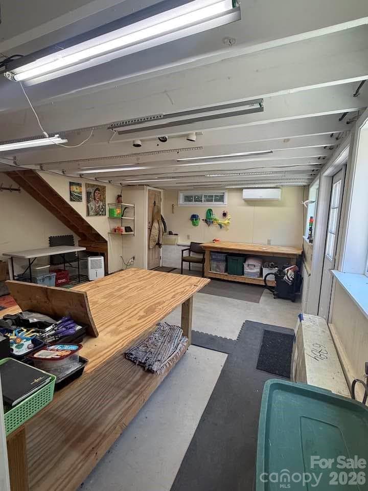 Climate control studio in basement. - 160 Caledonia Road, Landrum