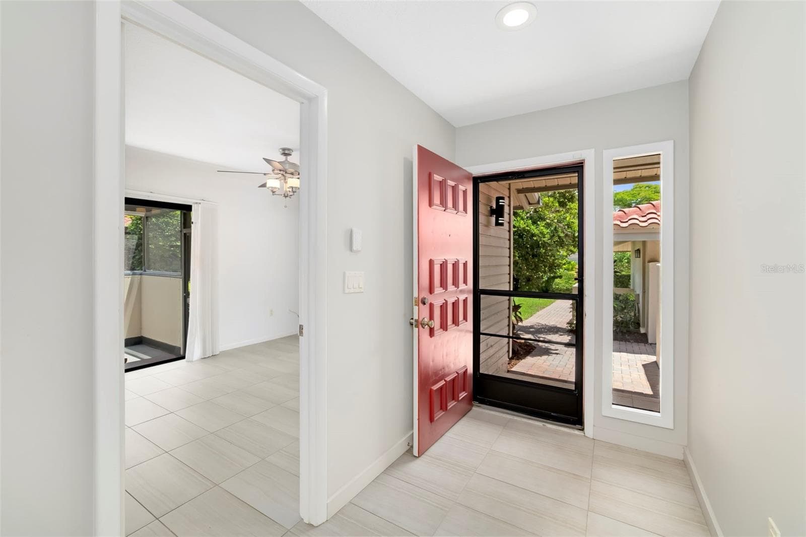 Entry - 4820 KESTRAL PARK CIR #18, SARASOTA