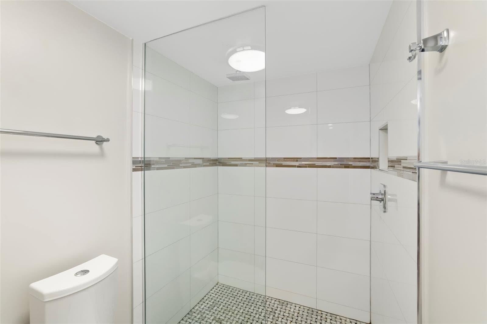 Primary Bathroom - 4820 KESTRAL PARK CIR #18, SARASOTA