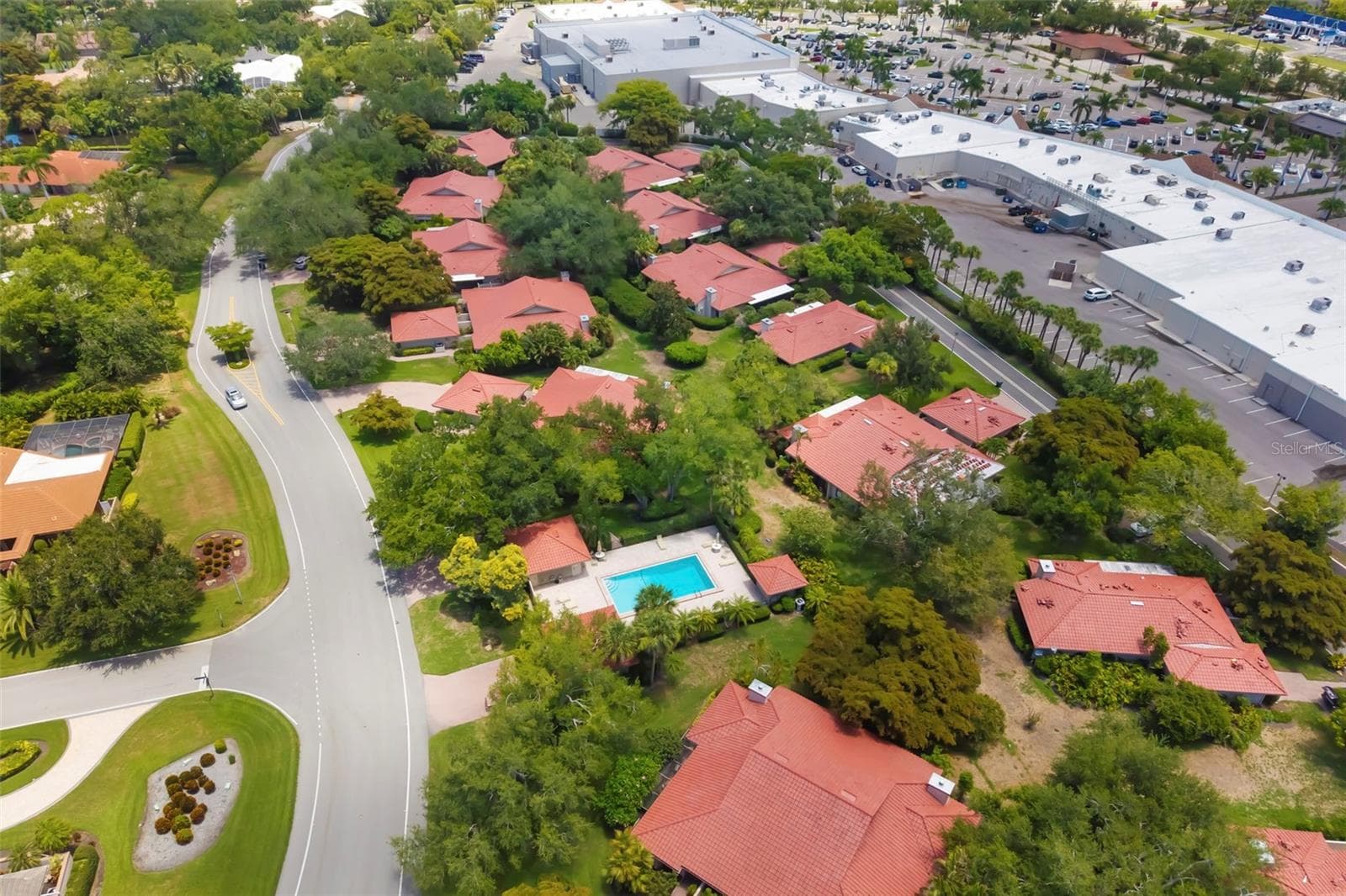 Aerial view of community pool - 4820 KESTRAL PARK CIR #18, SARASOTA