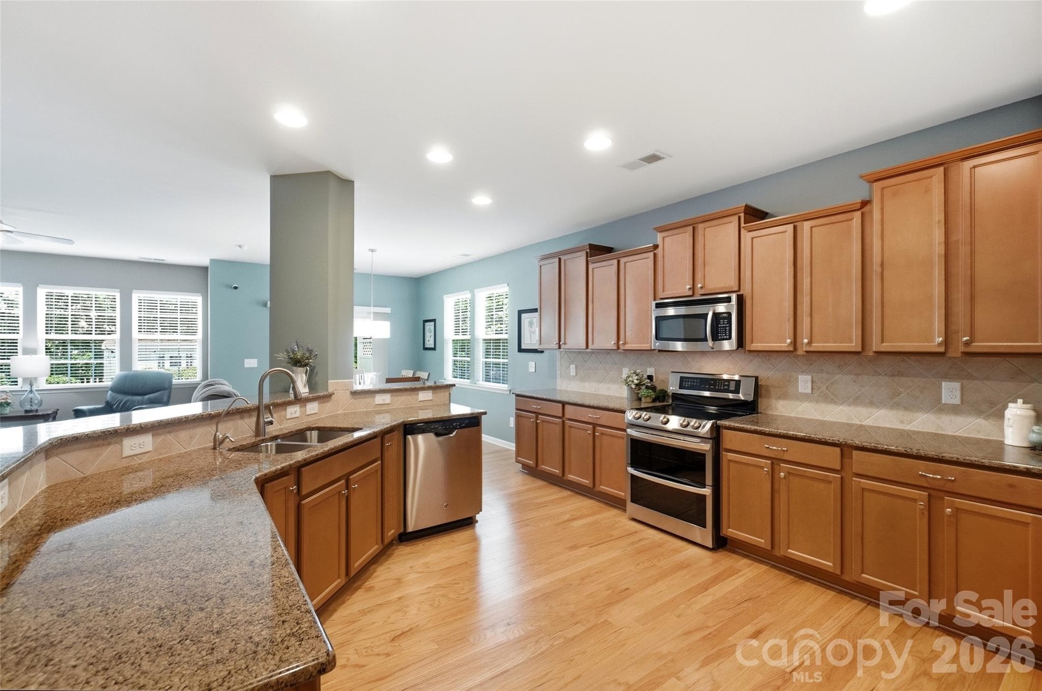 Single Family Residence at 3715 Franklin Meadows Drive, Matthews, photo 3 of 22