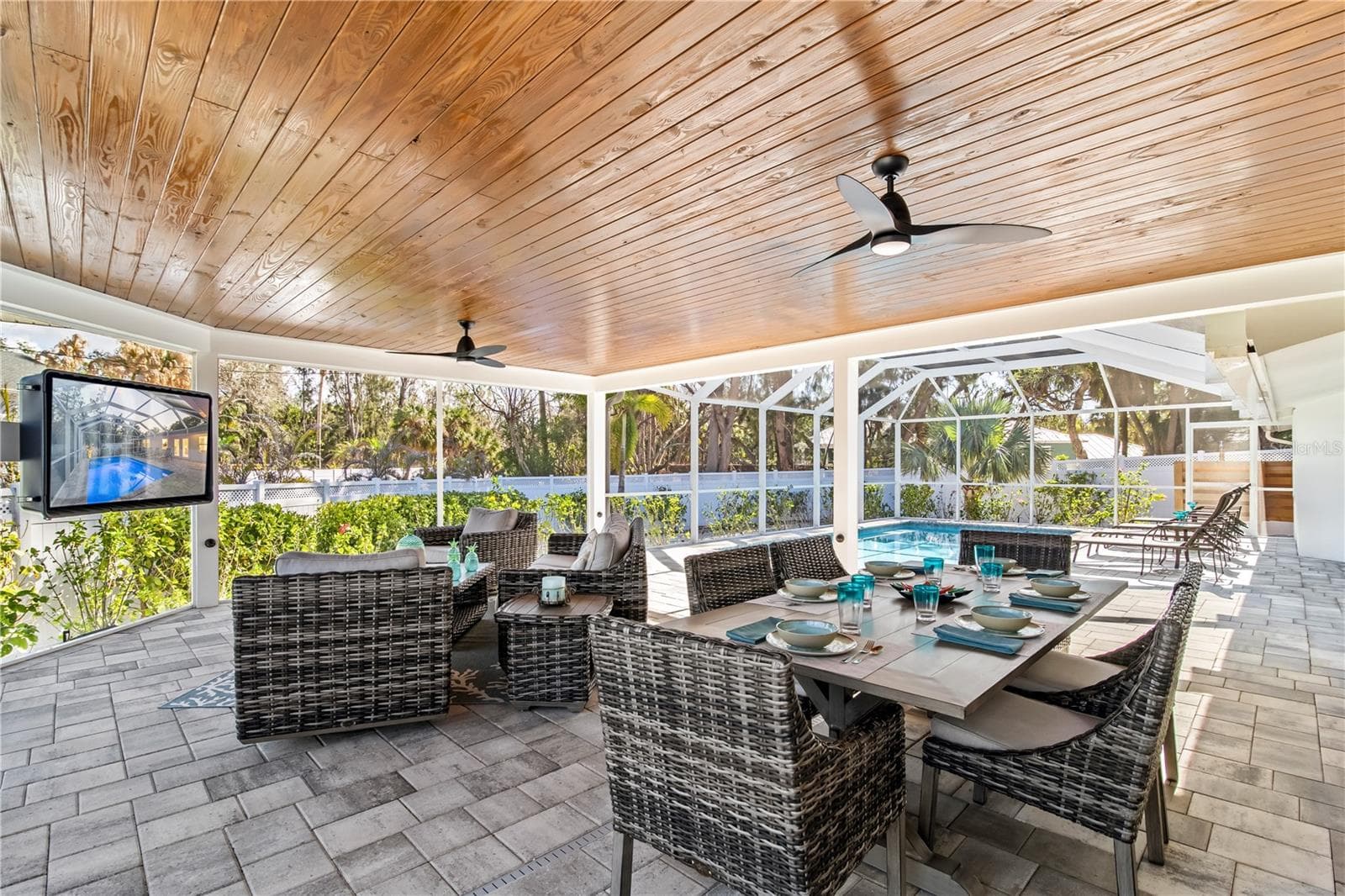 Fantastic home for entertaining - 783 BIRDSONG LN, SARASOTA