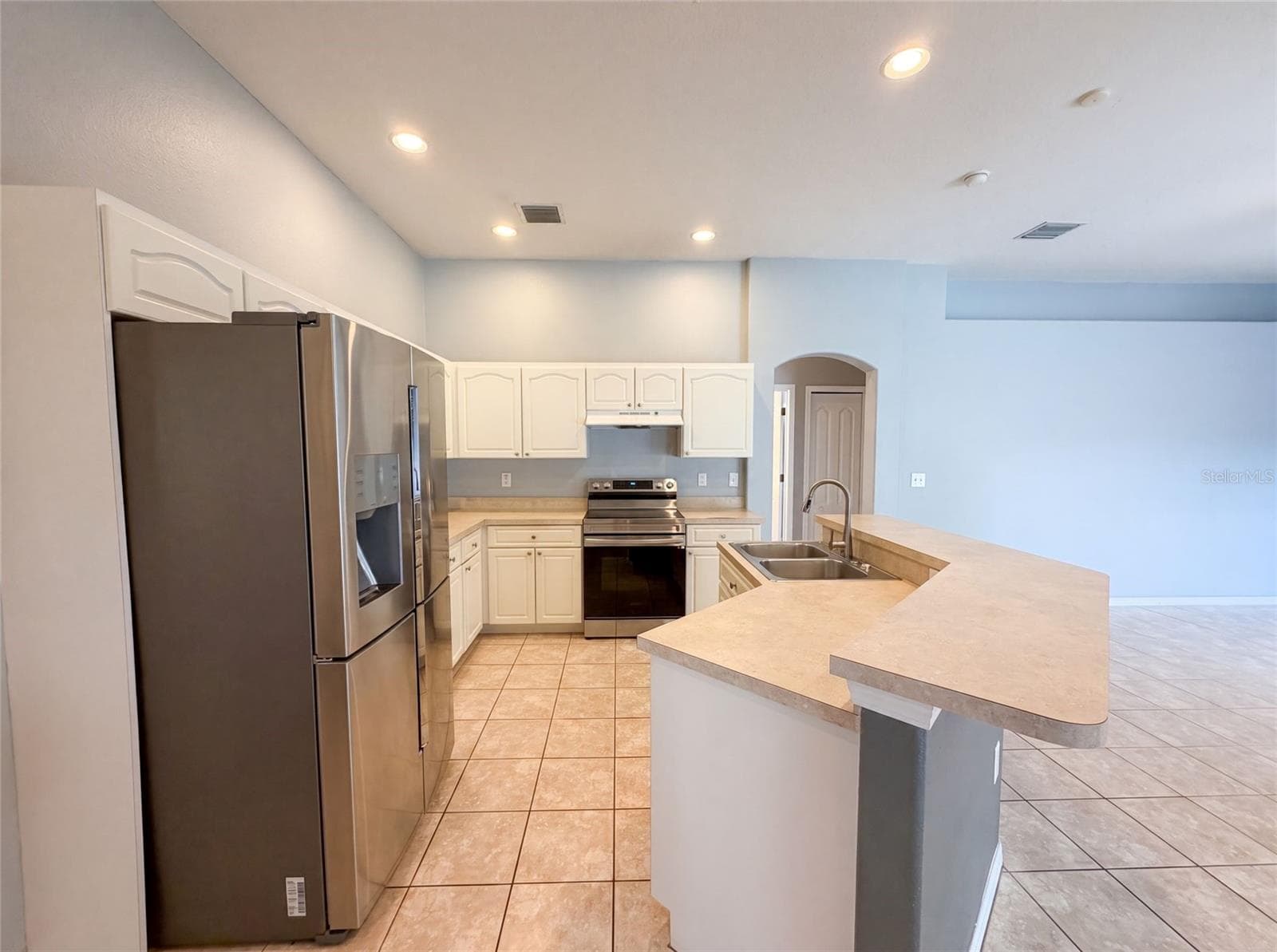 Single Family Residence at 222 TAYLOR BAY LN, BRANDON, photo 3 of 21