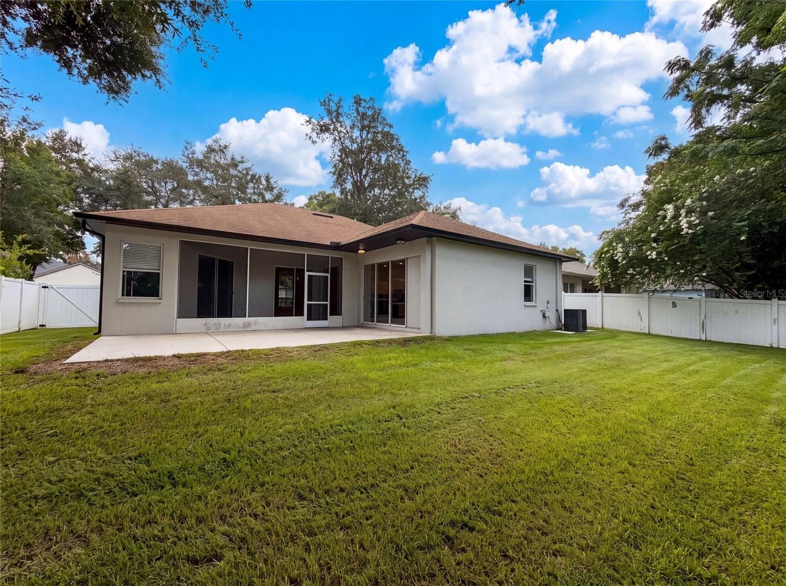 Single Family Residence at 222 TAYLOR BAY LN, BRANDON, photo 12 of 21