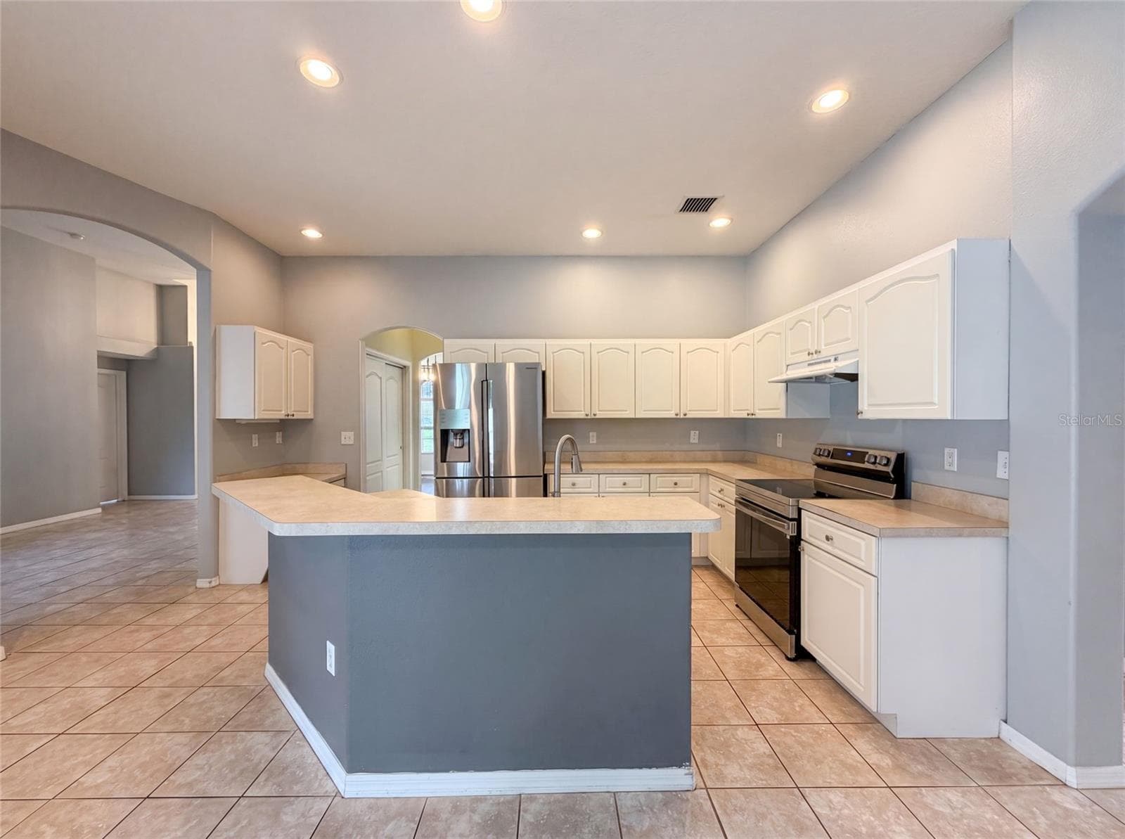 Single Family Residence at 222 TAYLOR BAY LN, BRANDON, photo 2 of 21