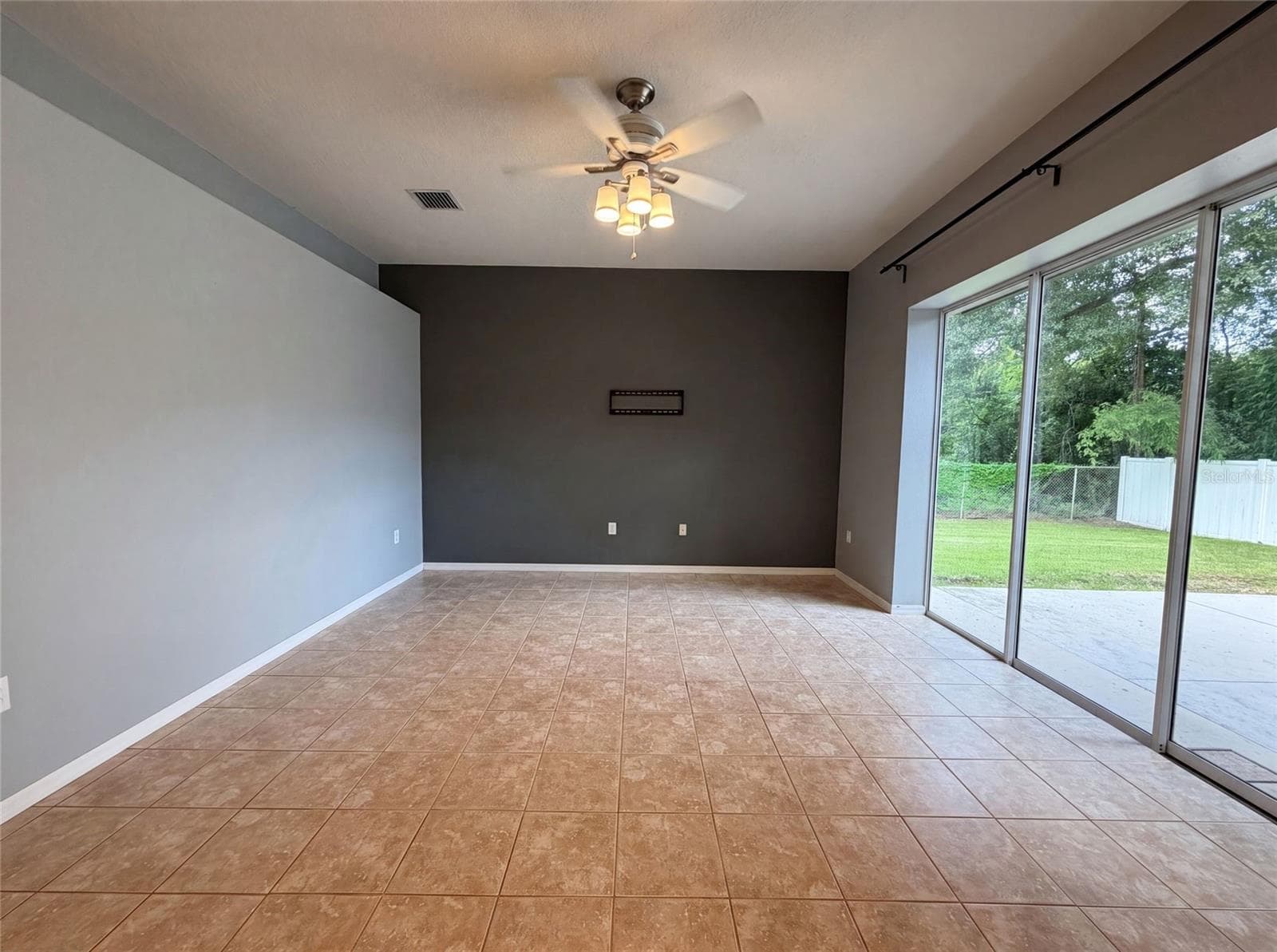 Single Family Residence at 222 TAYLOR BAY LN, BRANDON, photo 14 of 21