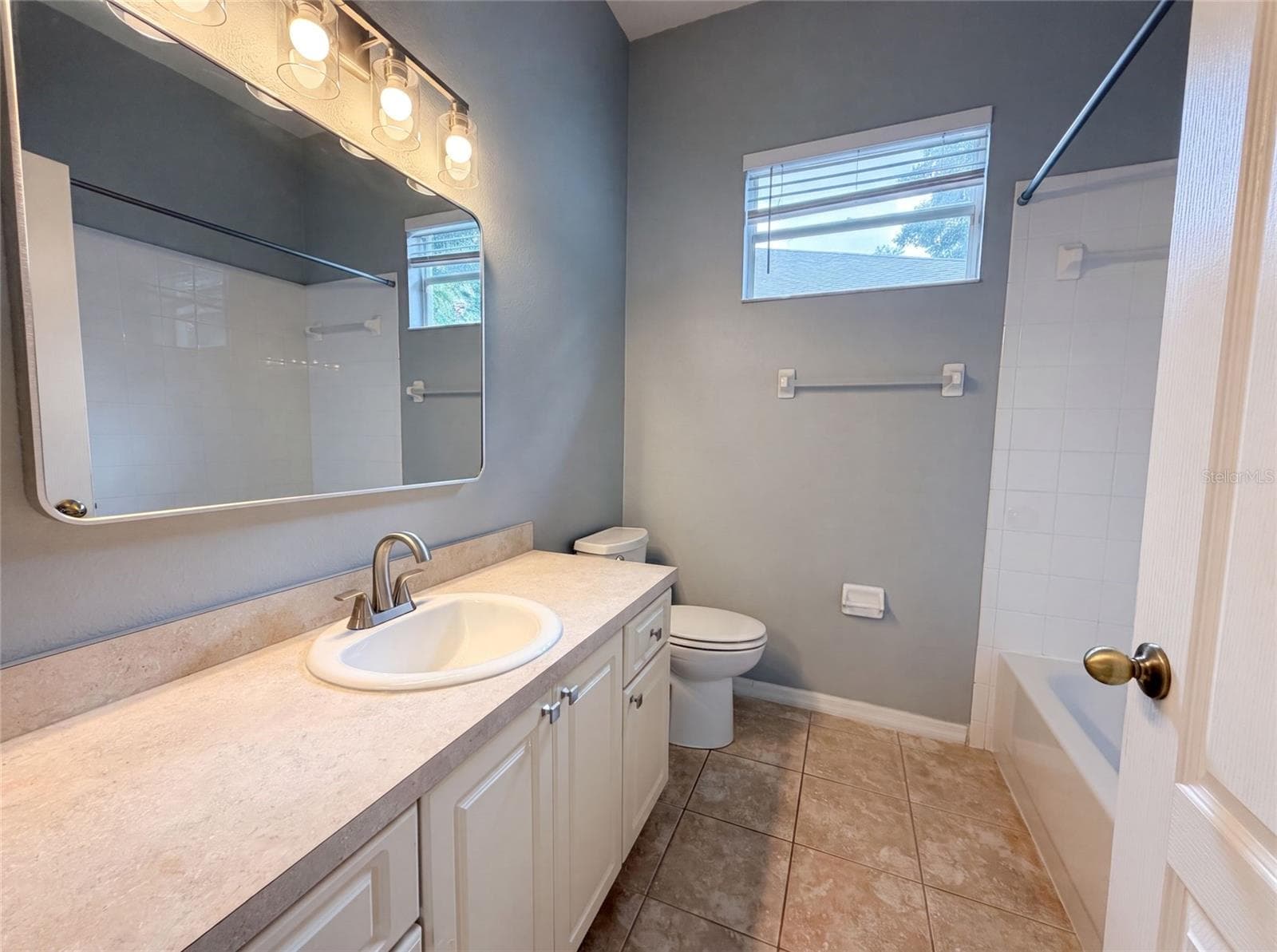 Single Family Residence at 222 TAYLOR BAY LN, BRANDON, photo 8 of 21