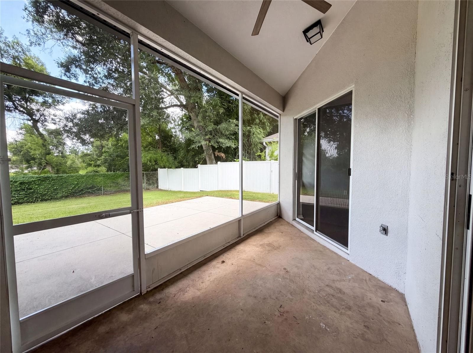 Single Family Residence at 222 TAYLOR BAY LN, BRANDON, photo 11 of 21