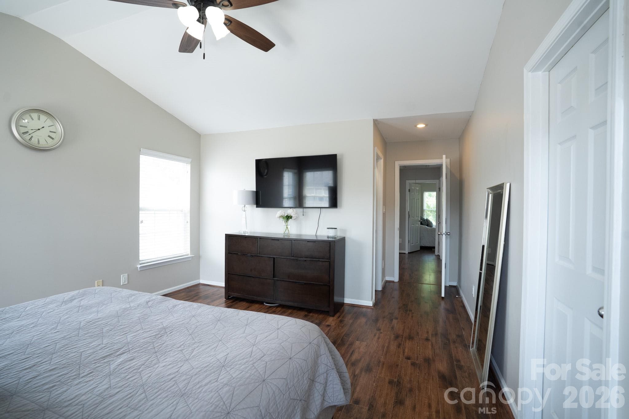 A spacious closet - Charlotte