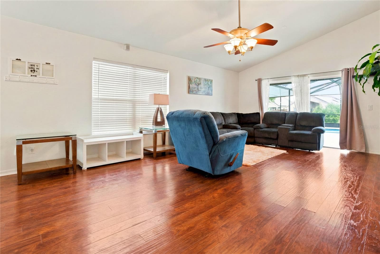 Single Family Residence at 4702 FORT BRAVO CT, ORLANDO, photo 7 of 39