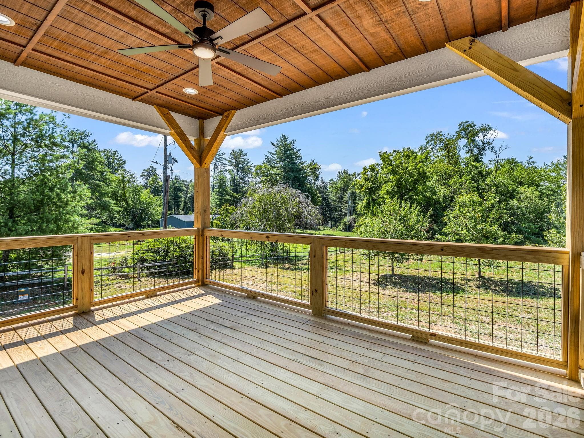 Large covered rear porch with fan overlooking flat useable almost acre lot - Hendersonville