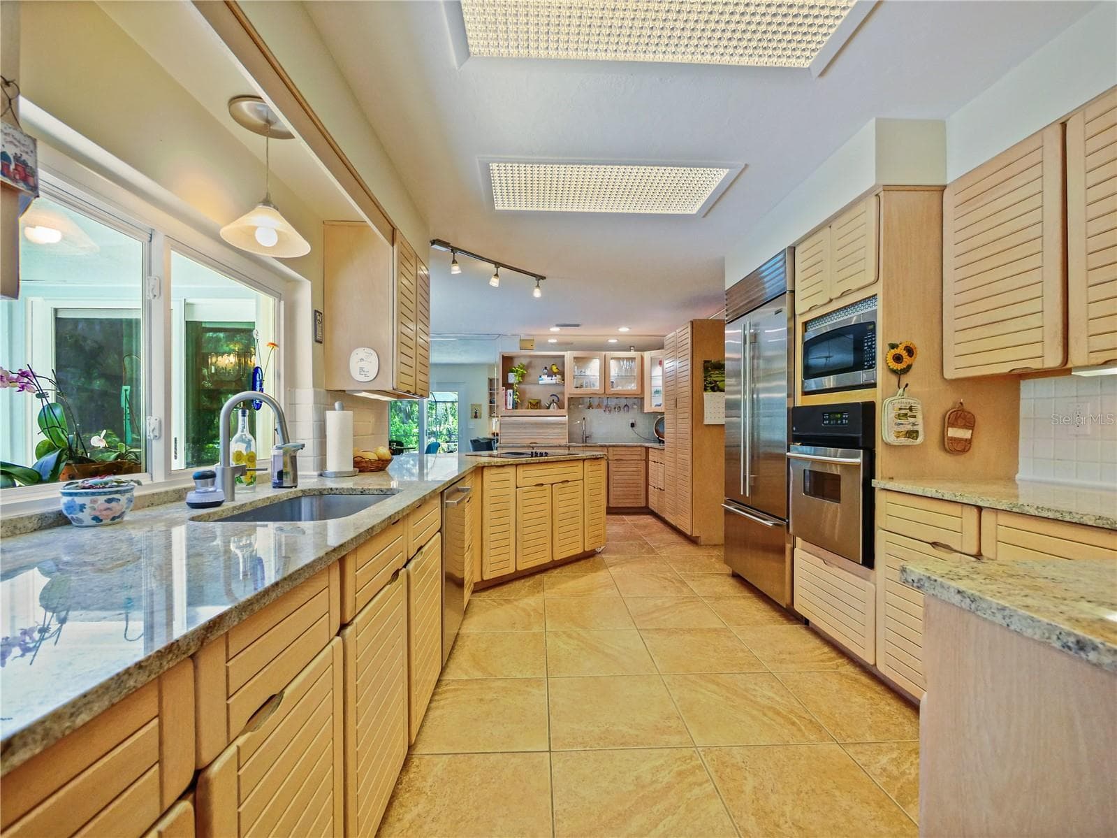 KITCHEN / GRANITE COUNTERTOPS - 5701 CROSS FOX LN, OVIEDO