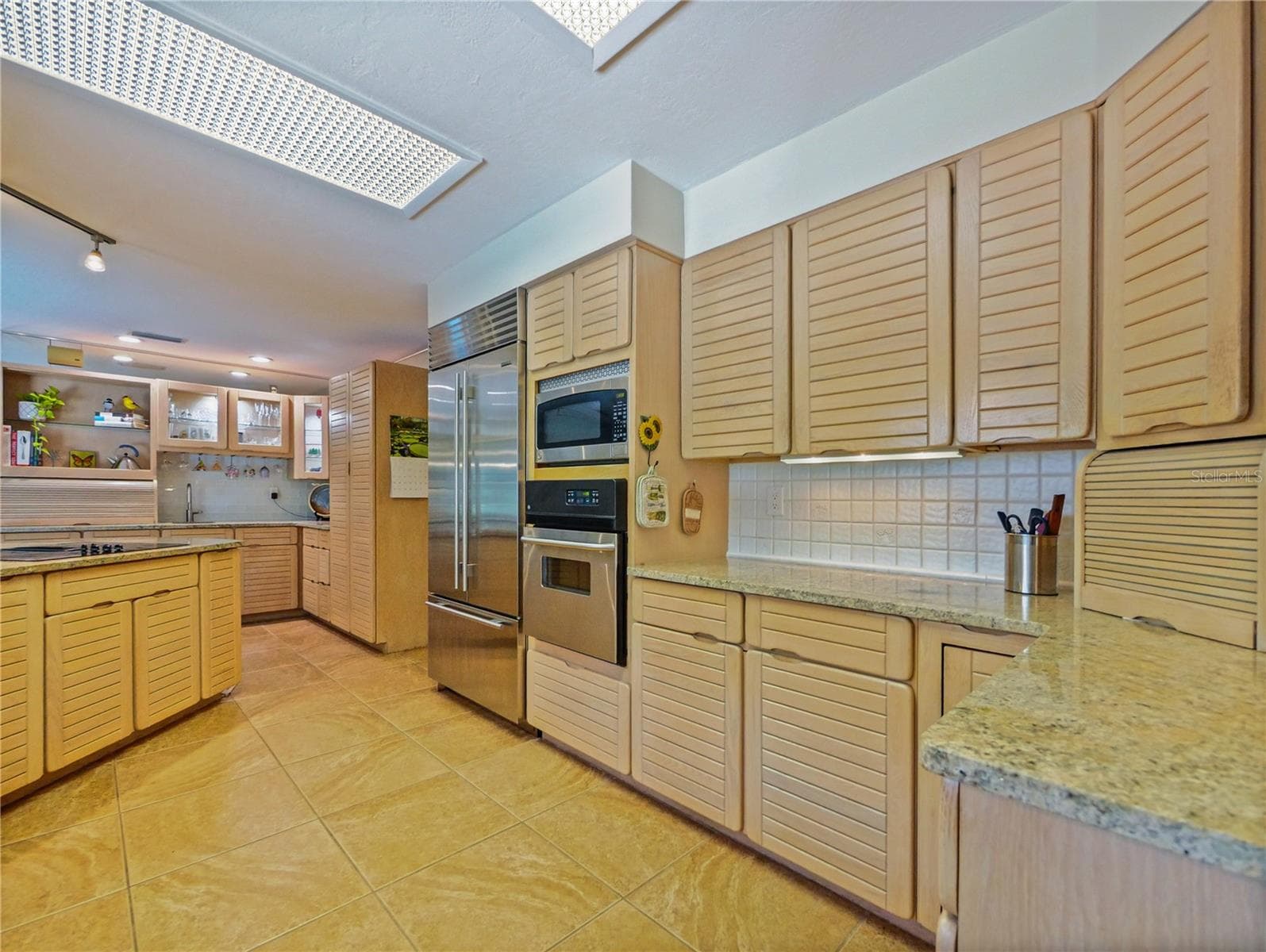 KITCHEN / SOLID OAK CABINETS - 5701 CROSS FOX LN, OVIEDO