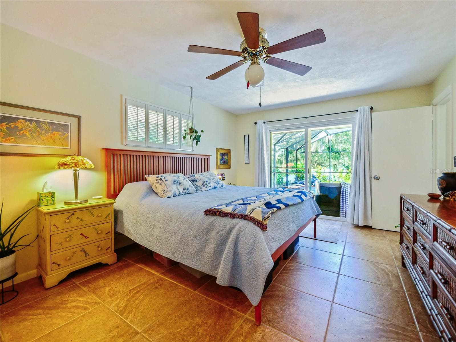 MASTER BEDROOM / SLIDING DOOR TO POOL - 5701 CROSS FOX LN, OVIEDO