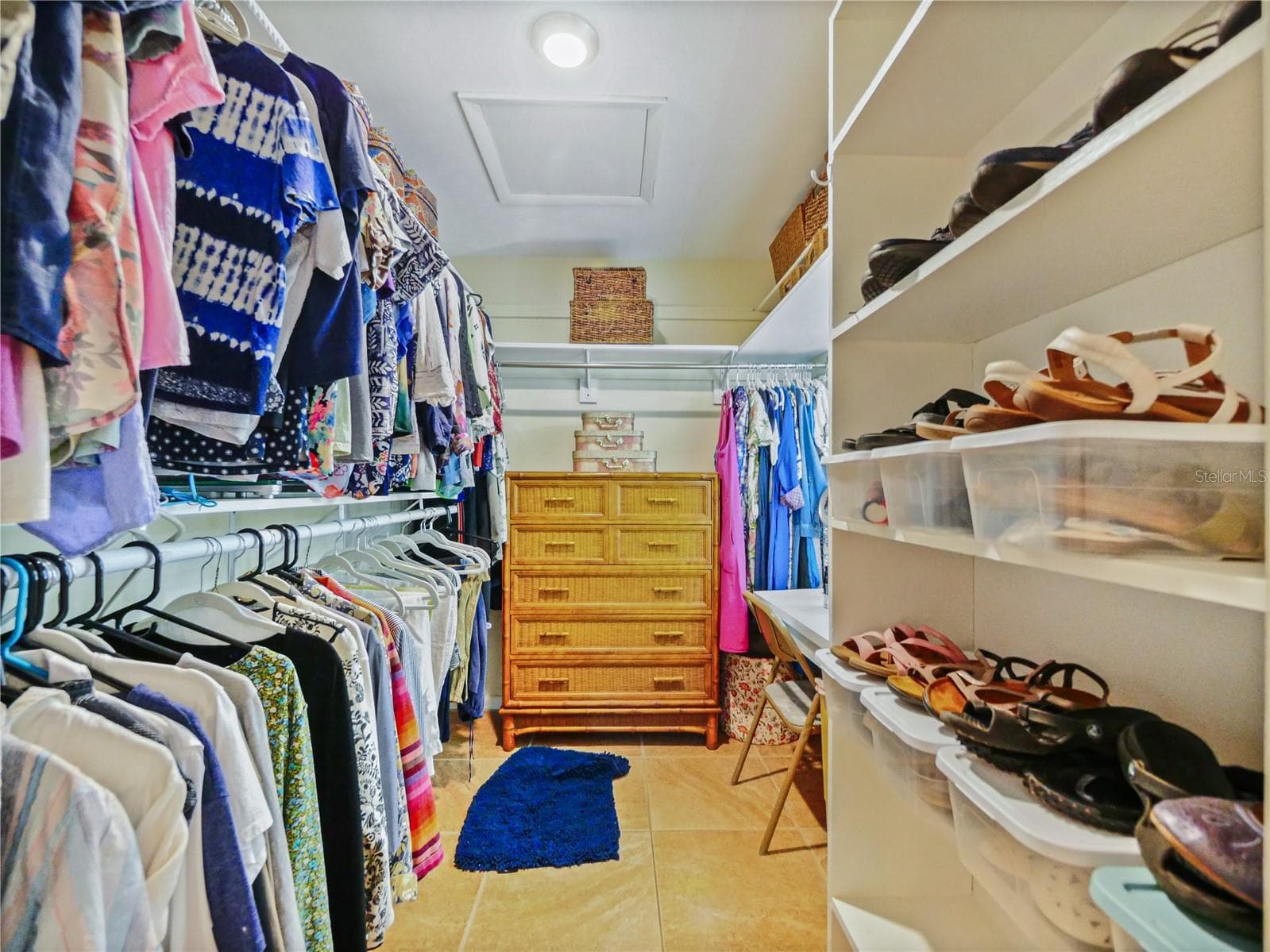 MASTER / WALK-IN CLOSET - 5701 CROSS FOX LN, OVIEDO