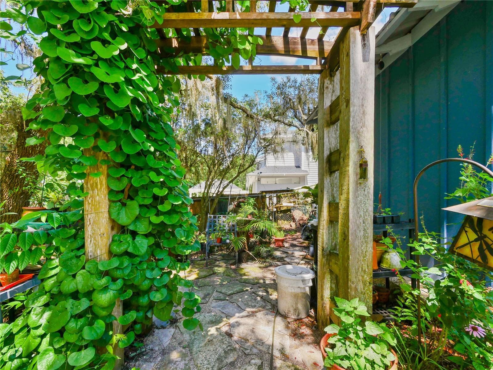 GARDEN PATHWAY - 5701 CROSS FOX LN, OVIEDO