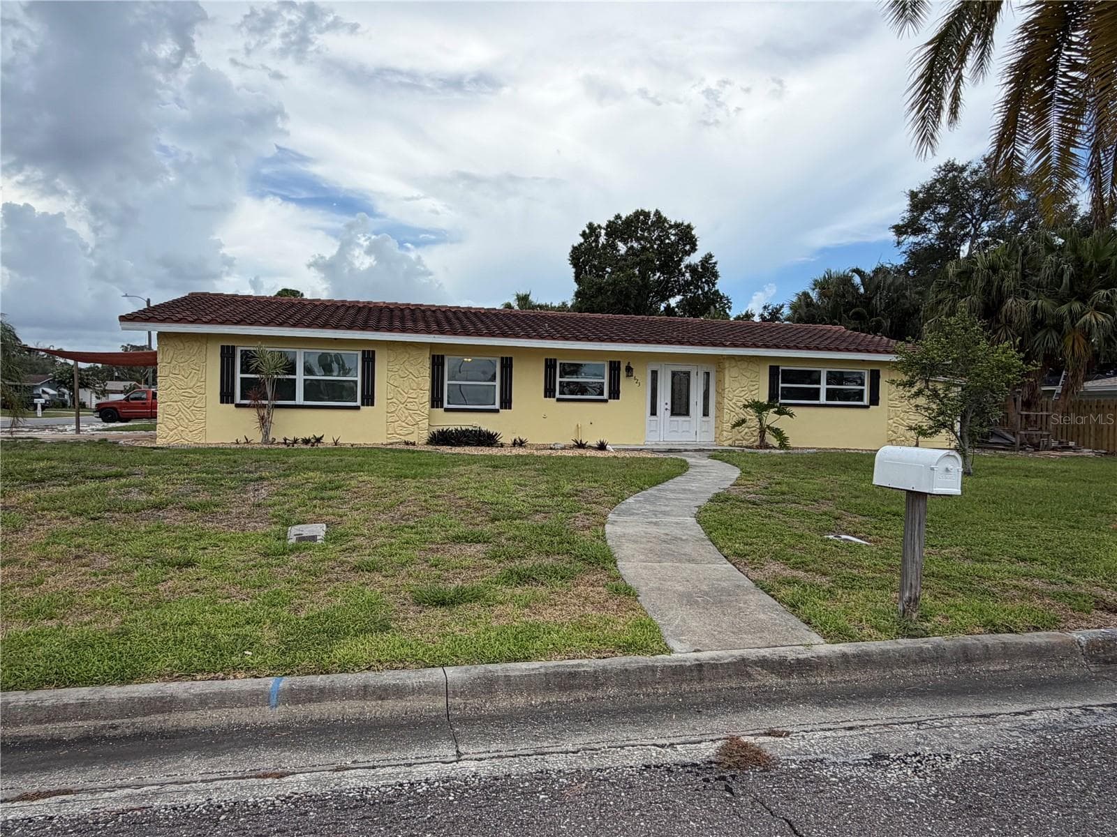 623 PALM BLVD