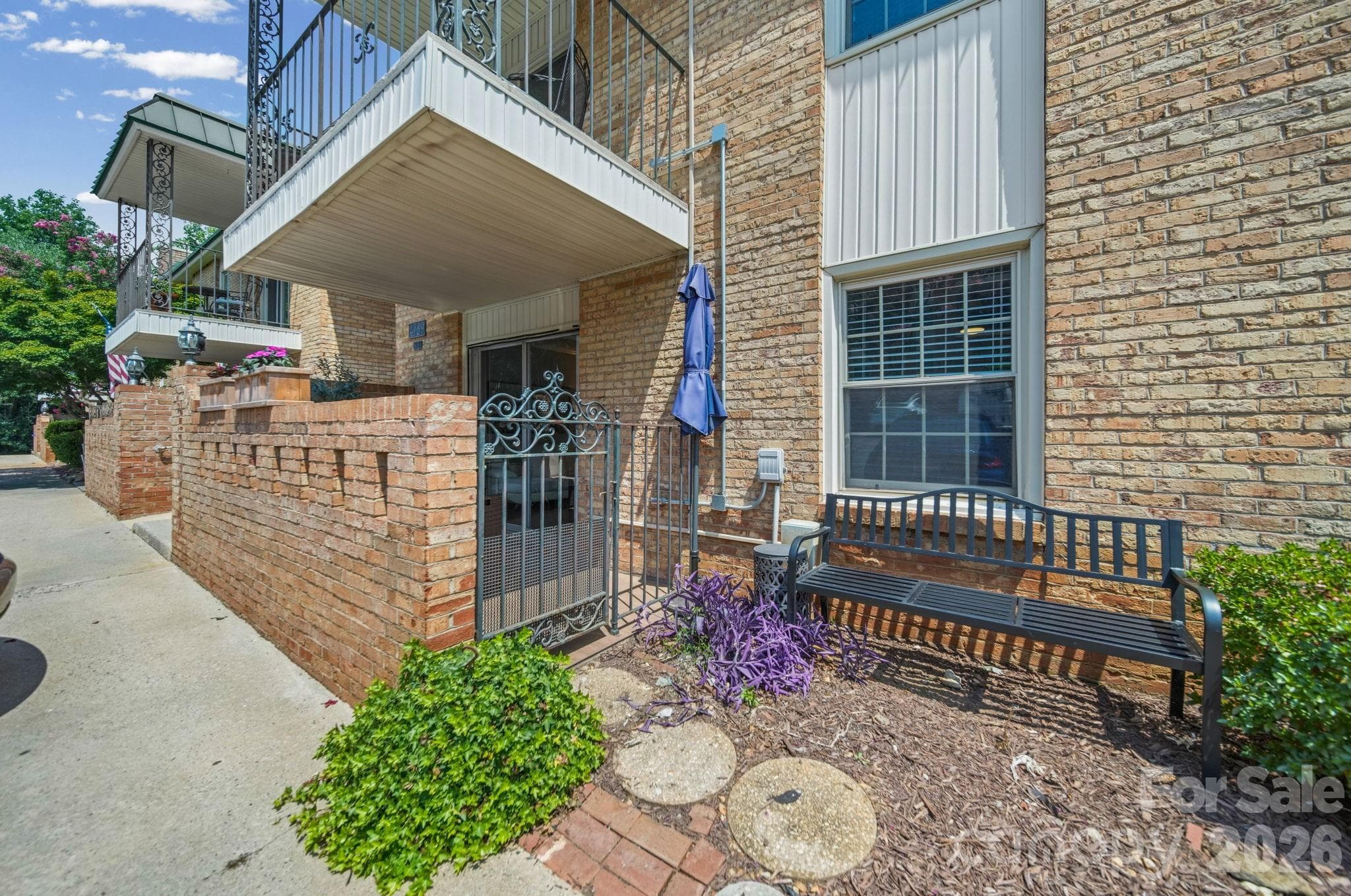 Condominium at 4739 Hedgemore Drive, Charlotte, photo 2 of 36