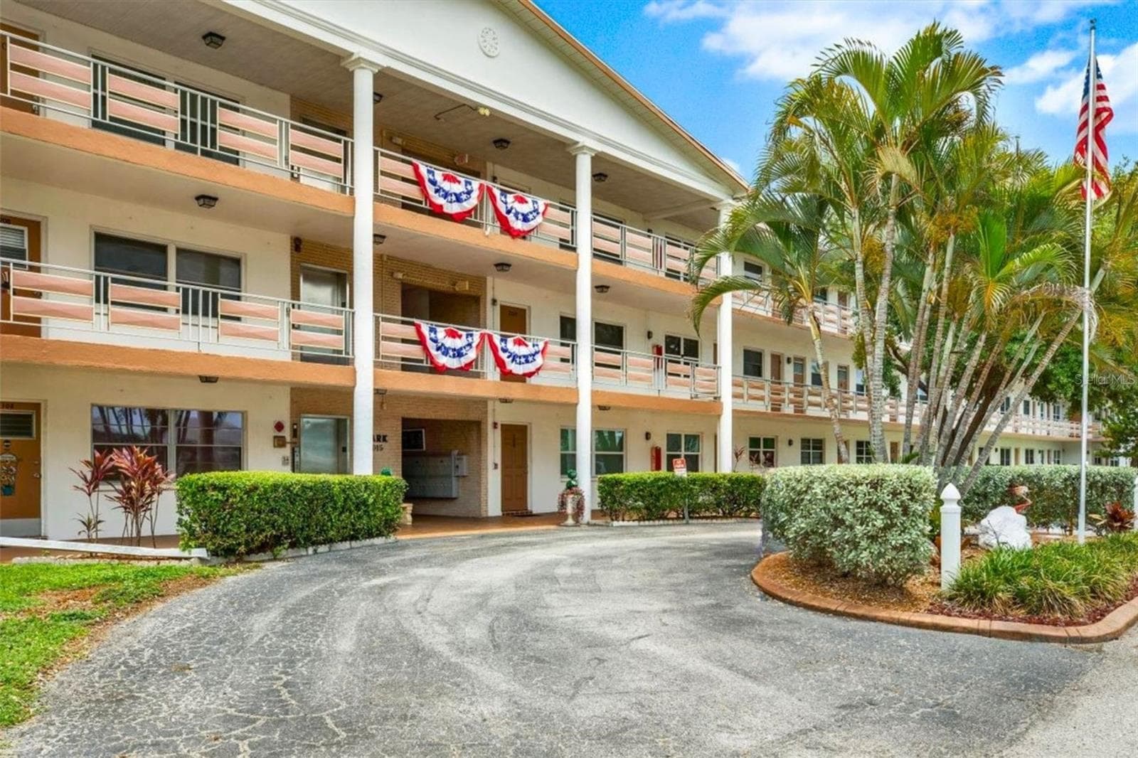 Condominium at 6015 19TH ST N #302, ST PETERSBURG, photo 2 of 35