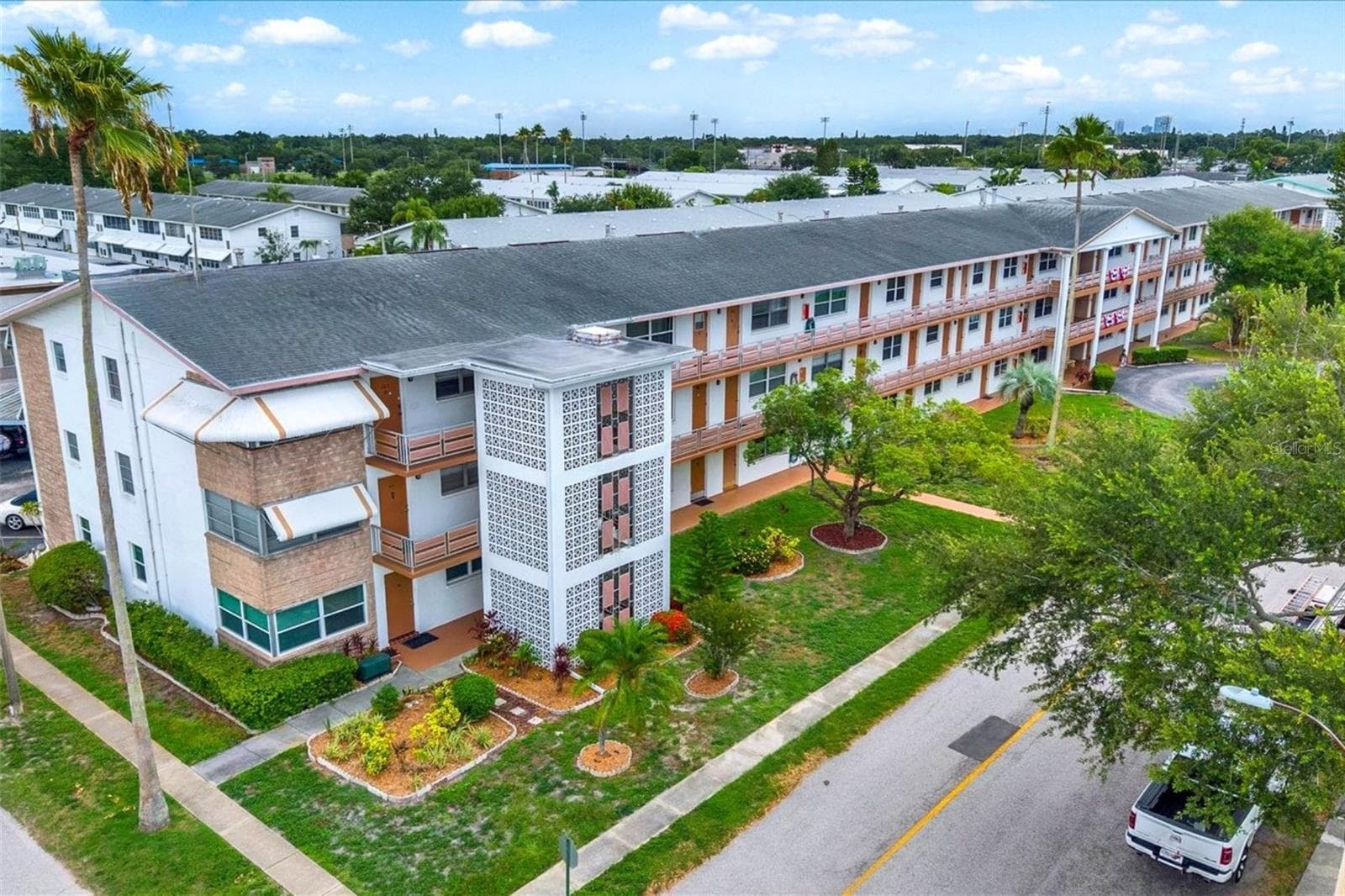 Condominium at 6015 19TH ST N #302, ST PETERSBURG, photo 33 of 35