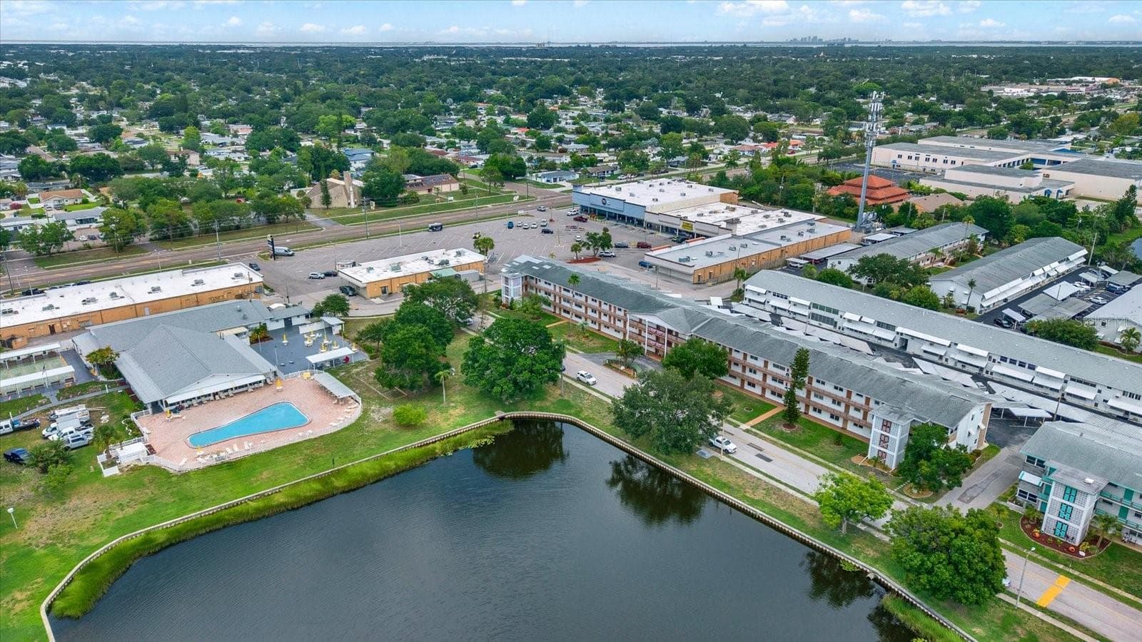 Condominium at 6015 19TH ST N #302, ST PETERSBURG, photo 24 of 35