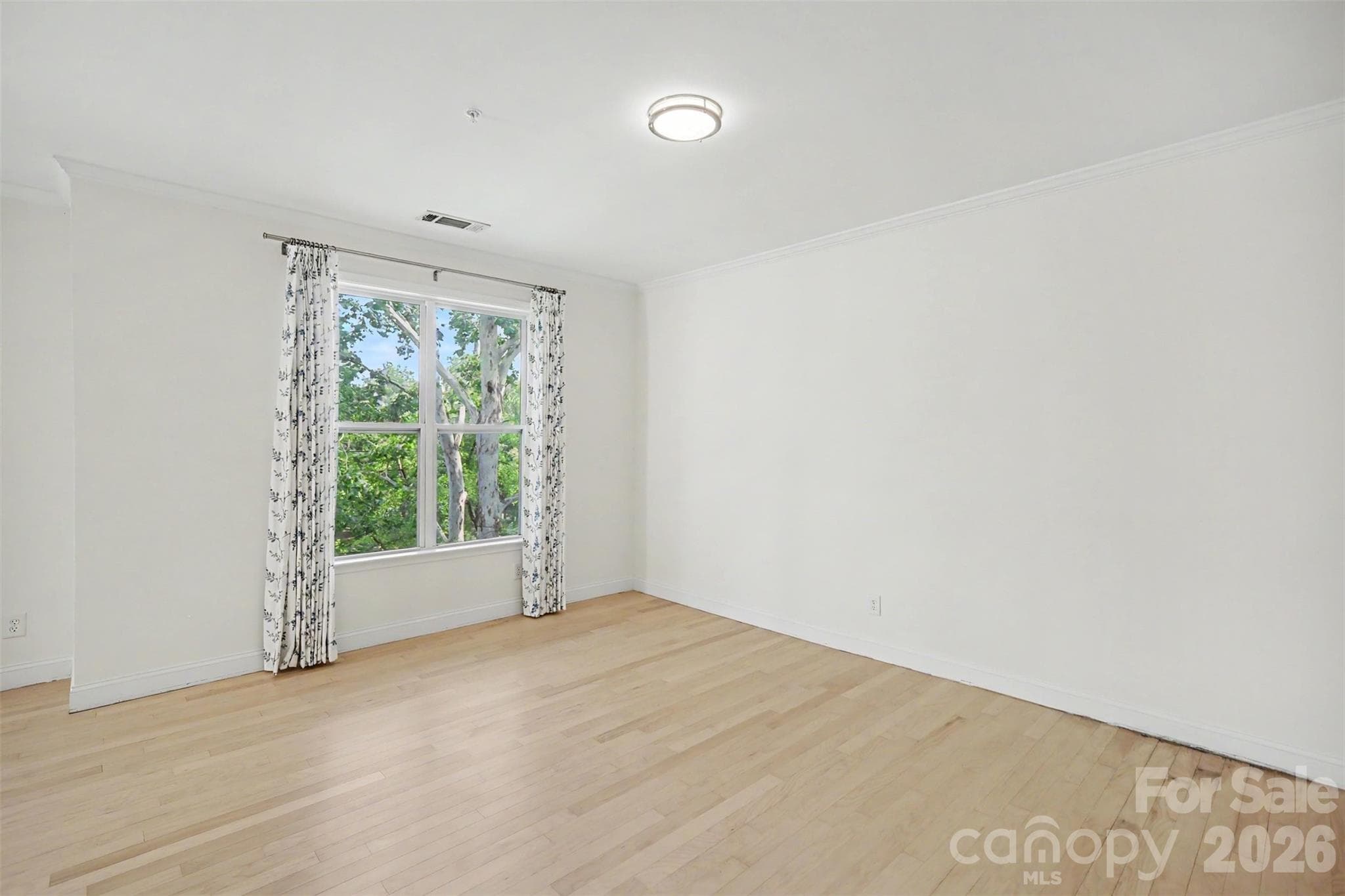 Dining Area - Charlotte