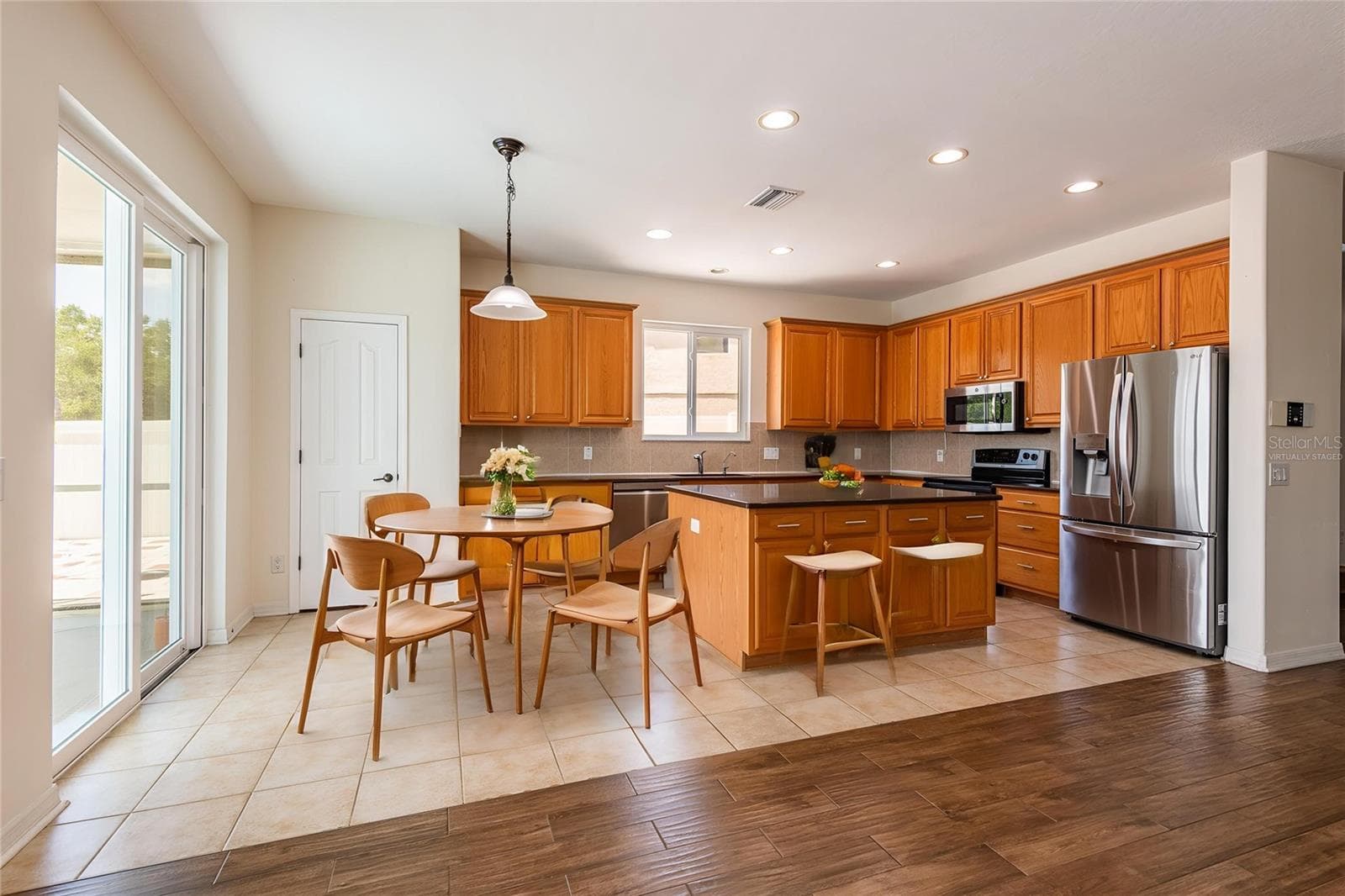 Virtually Staged - 10907 GOLDEN SILENCE DR, RIVERVIEW
