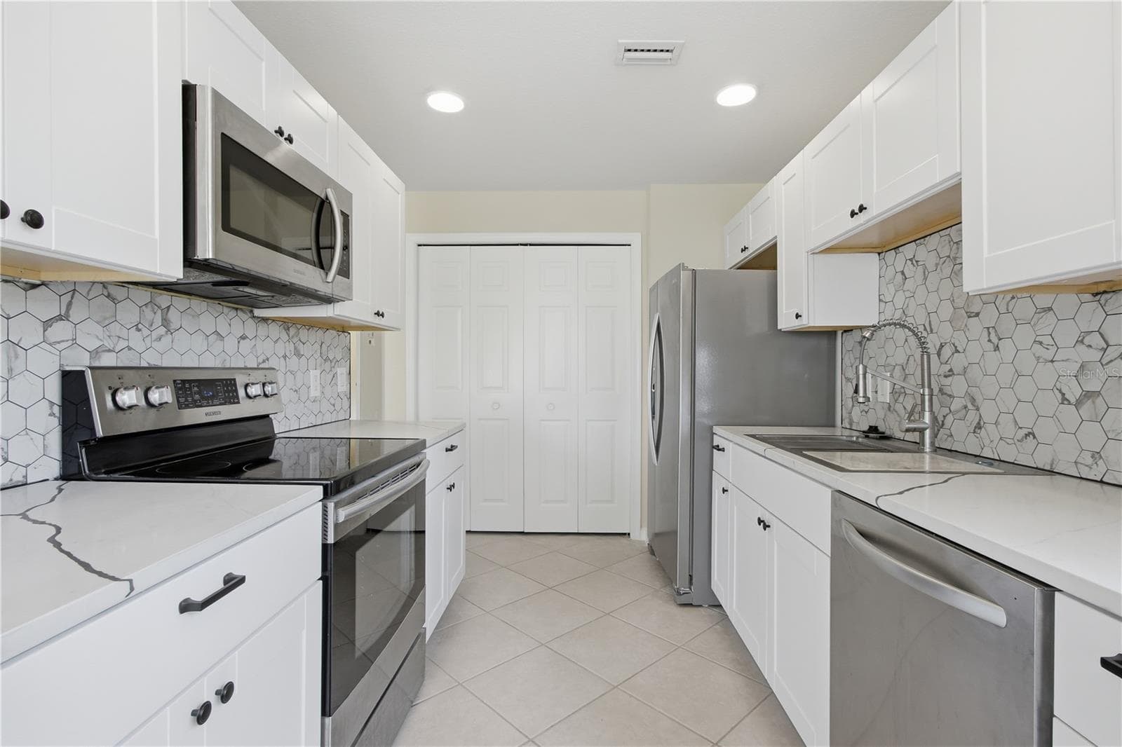 Condominium at 3010 MEANDERING WAY #101, FORT MYERS, photo 11 of 18