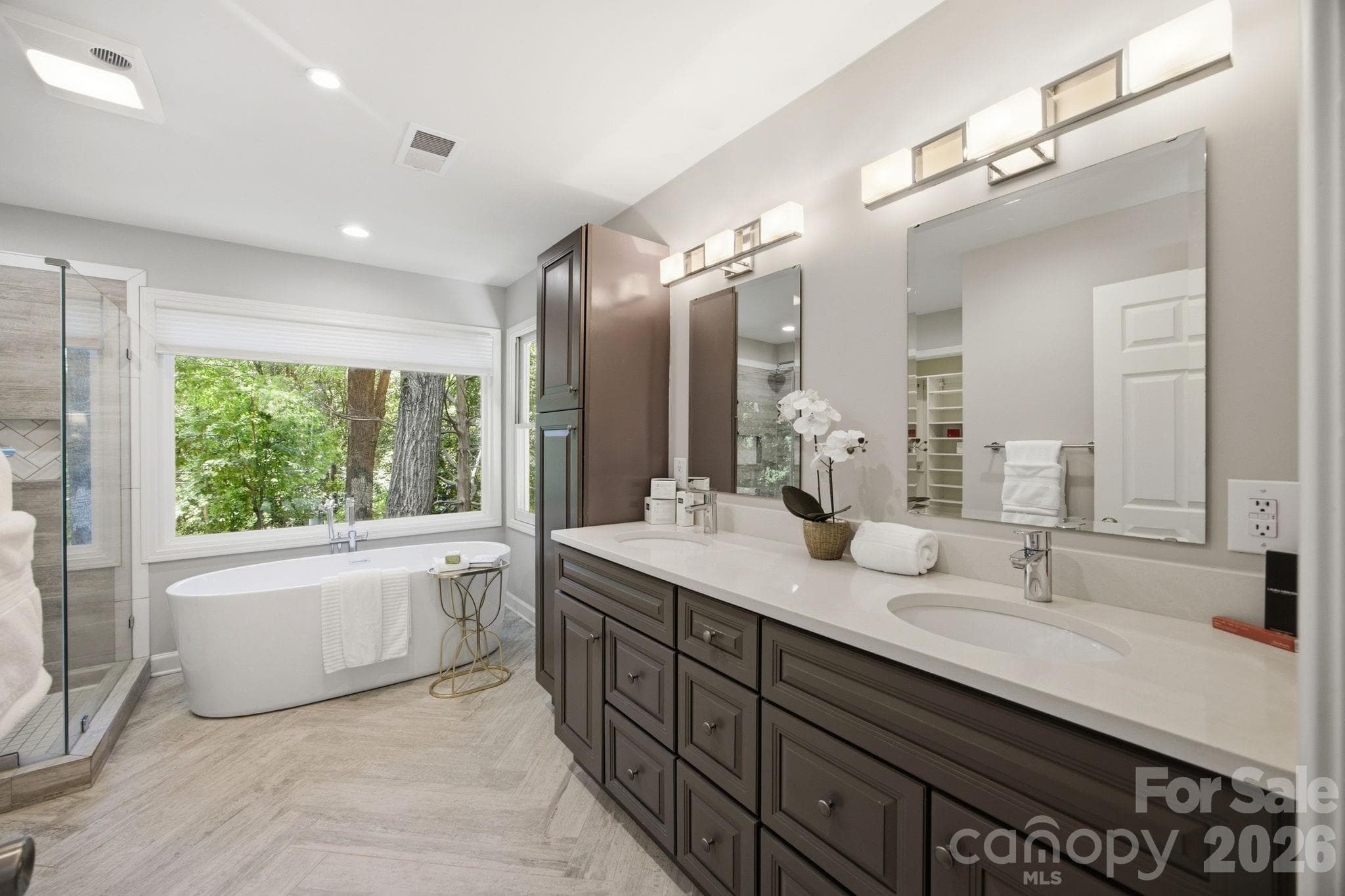 Single Family Residence at 20011 Chapel Point Lane, Cornelius, photo 16 of 39