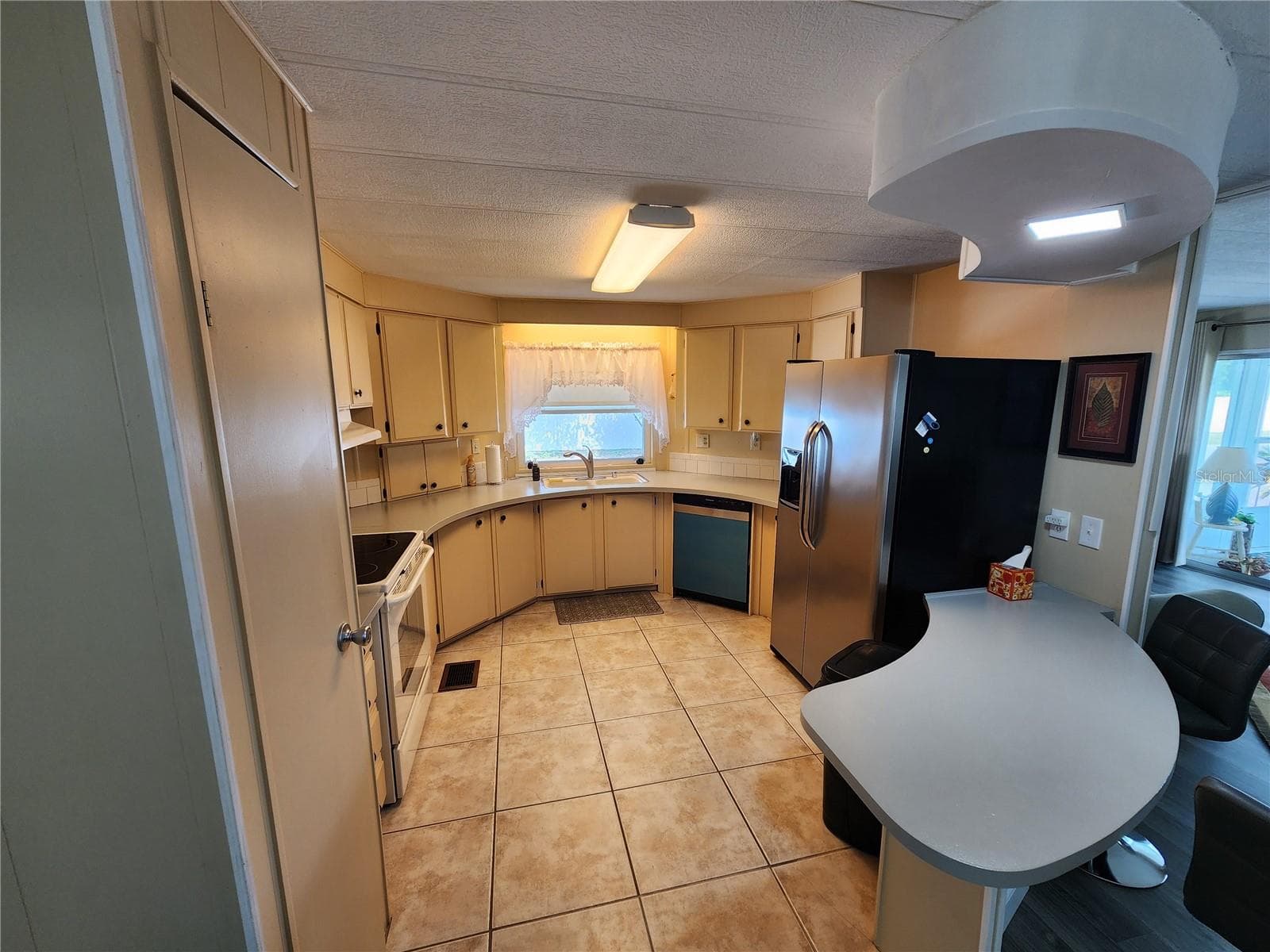 Open kitchen w/breakfast bar - 808 53RD AVE E #223, BRADENTON