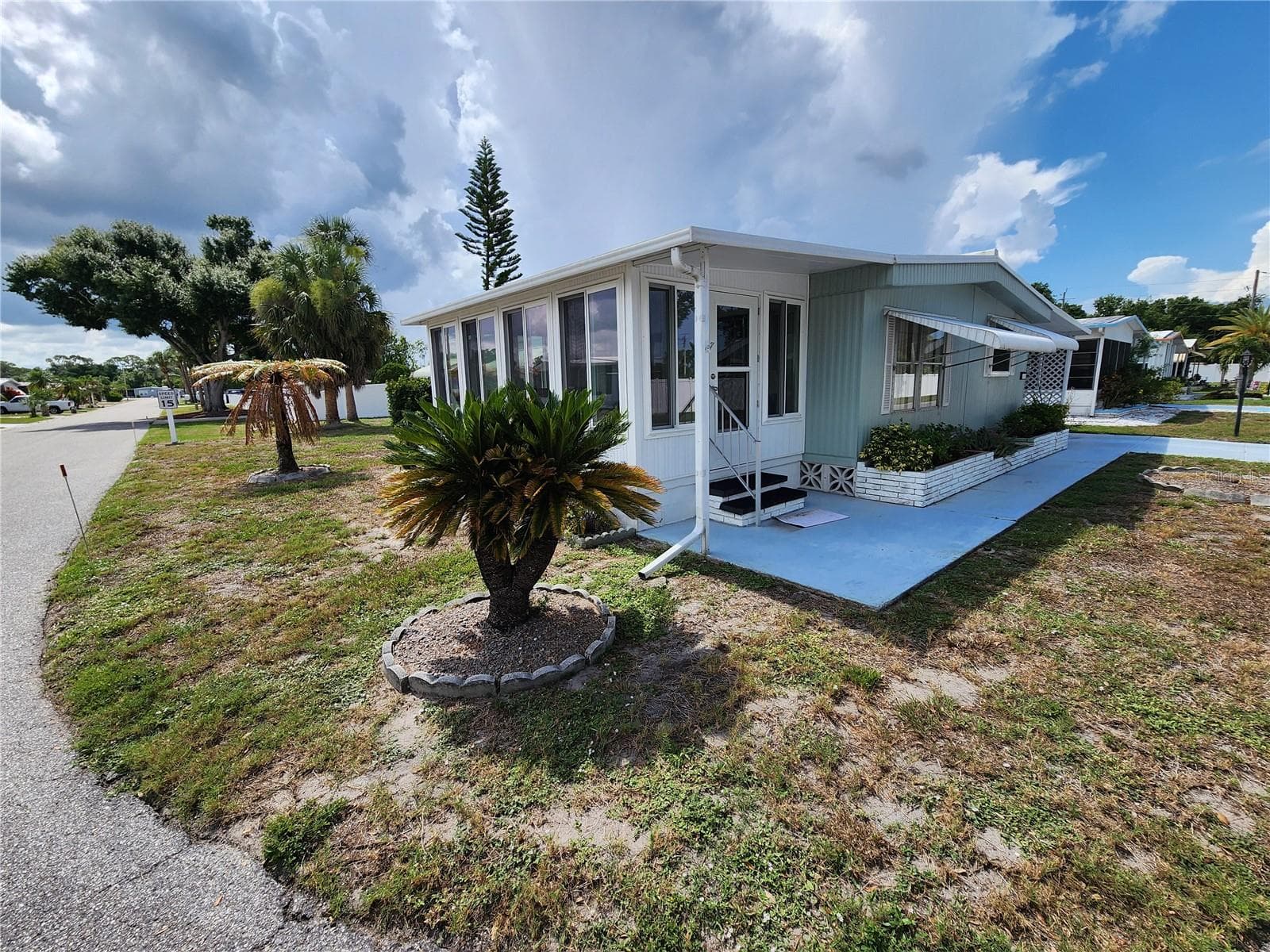 Side view, corner lot - 808 53RD AVE E #223, BRADENTON