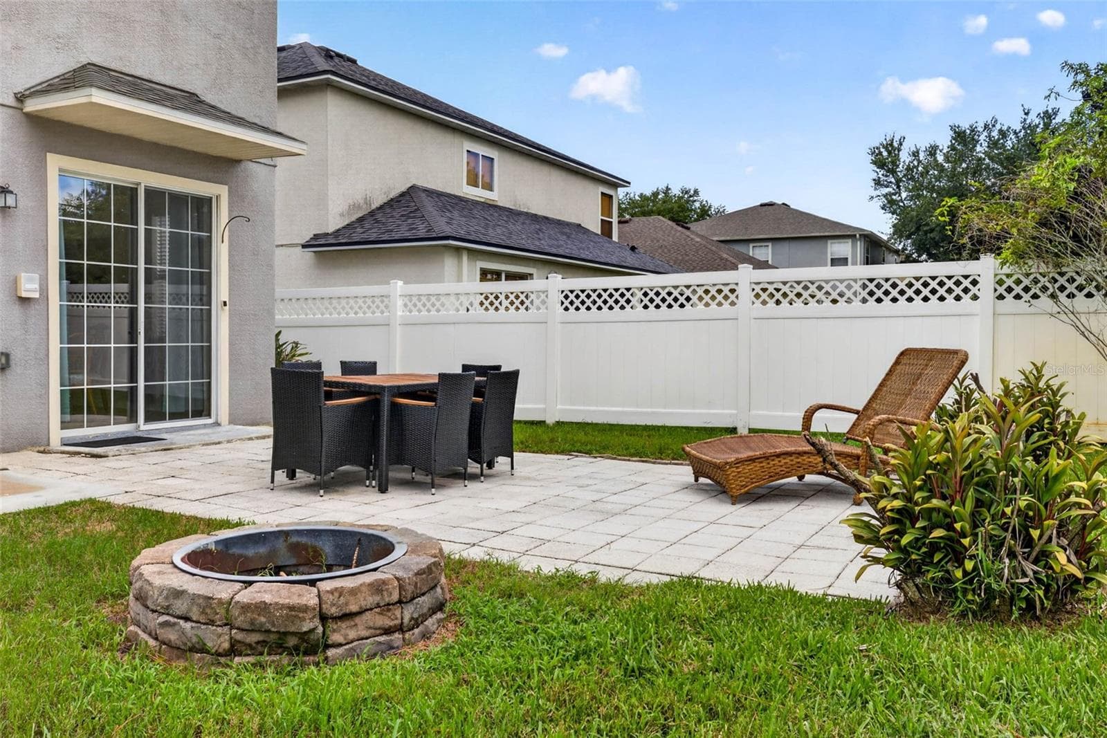 Backyard can be fully fenced in. - 7360 BRIDGEVIEW DR, WESLEY CHAPEL