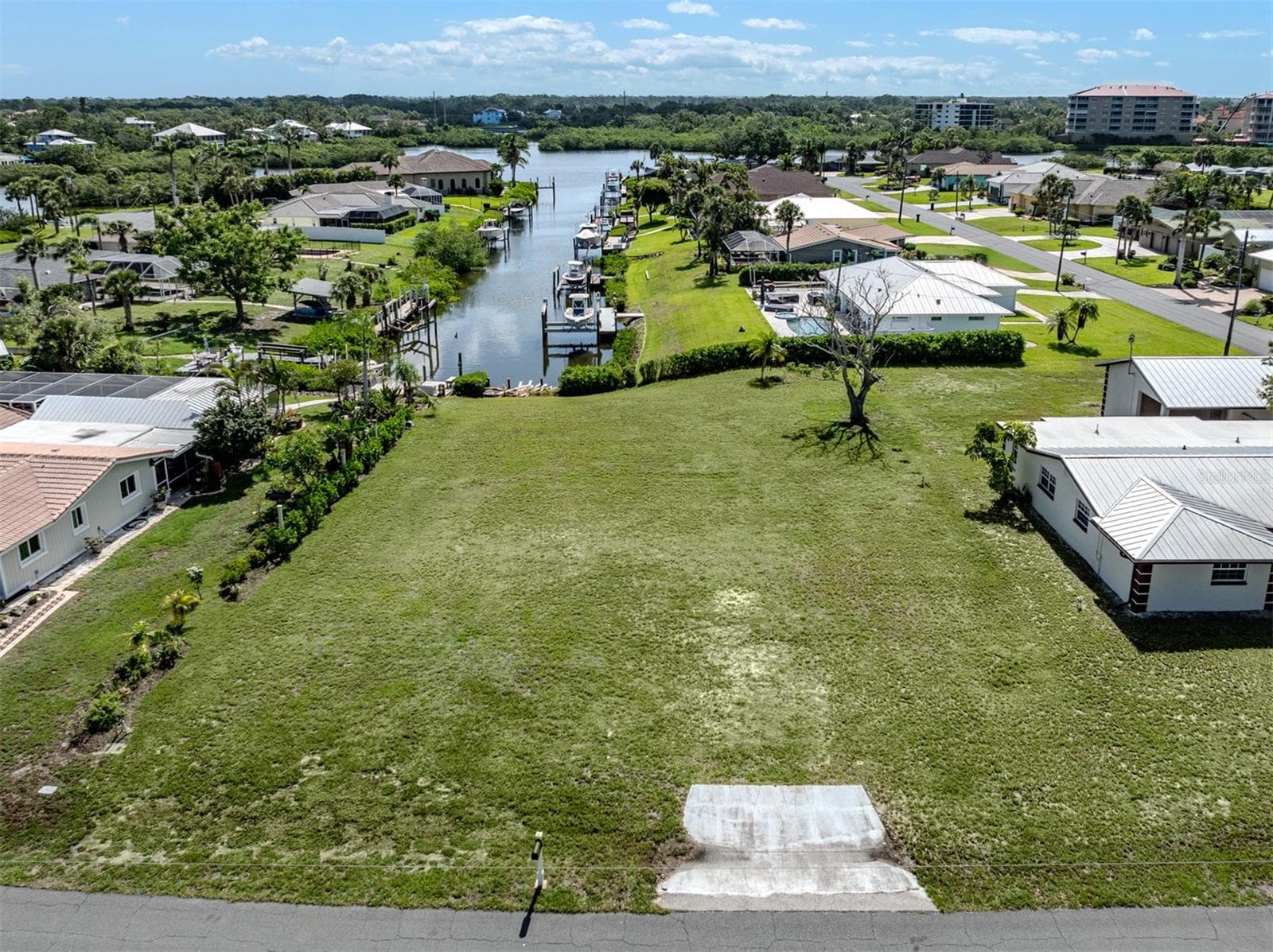 458 N SHORE DR