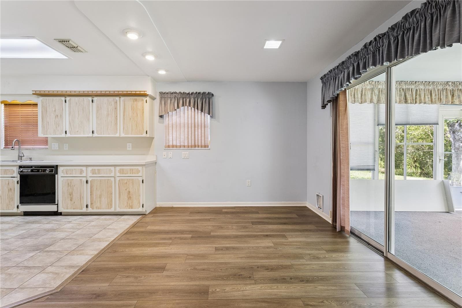 Single Family Residence at 32 GORDON CT, LEESBURG, photo 12 of 49