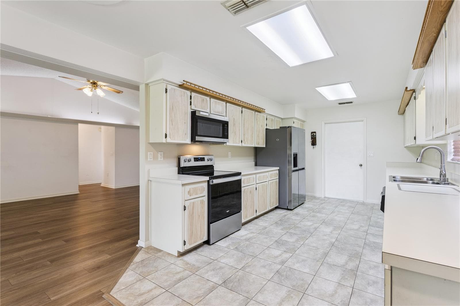 Single Family Residence at 32 GORDON CT, LEESBURG, photo 13 of 49
