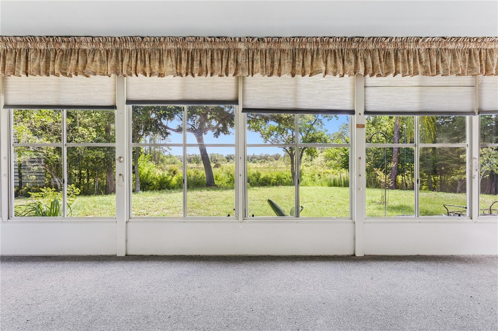 Huge lanai - 32 GORDON CT, LEESBURG