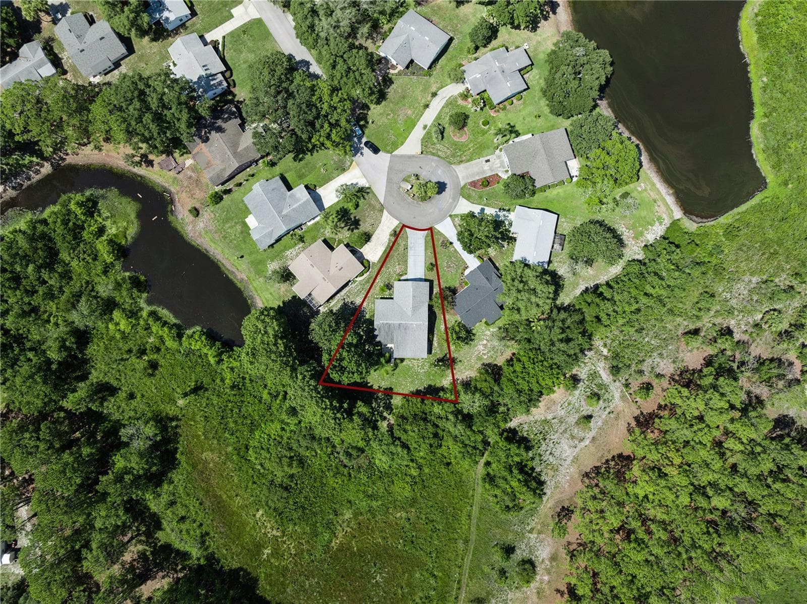 End of cul de sac - 32 GORDON CT, LEESBURG