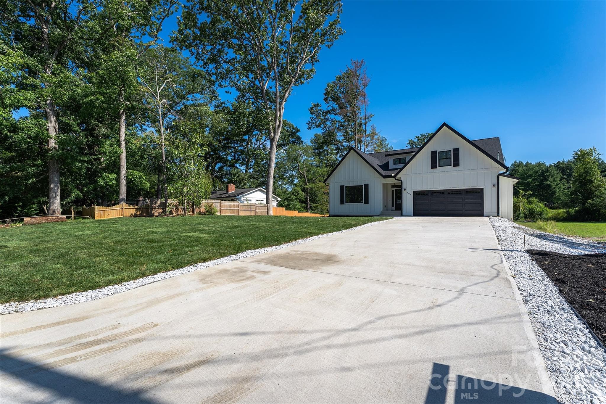 Lots of room for parking - 808 Maybank Drive, Hendersonville