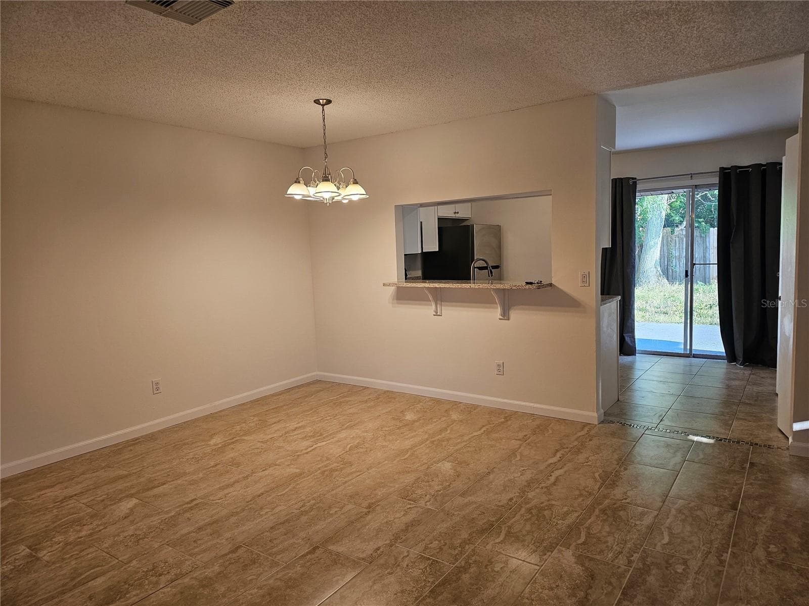Living/Dining area - 7626 GOLDEN GLENN DR, ORLANDO
