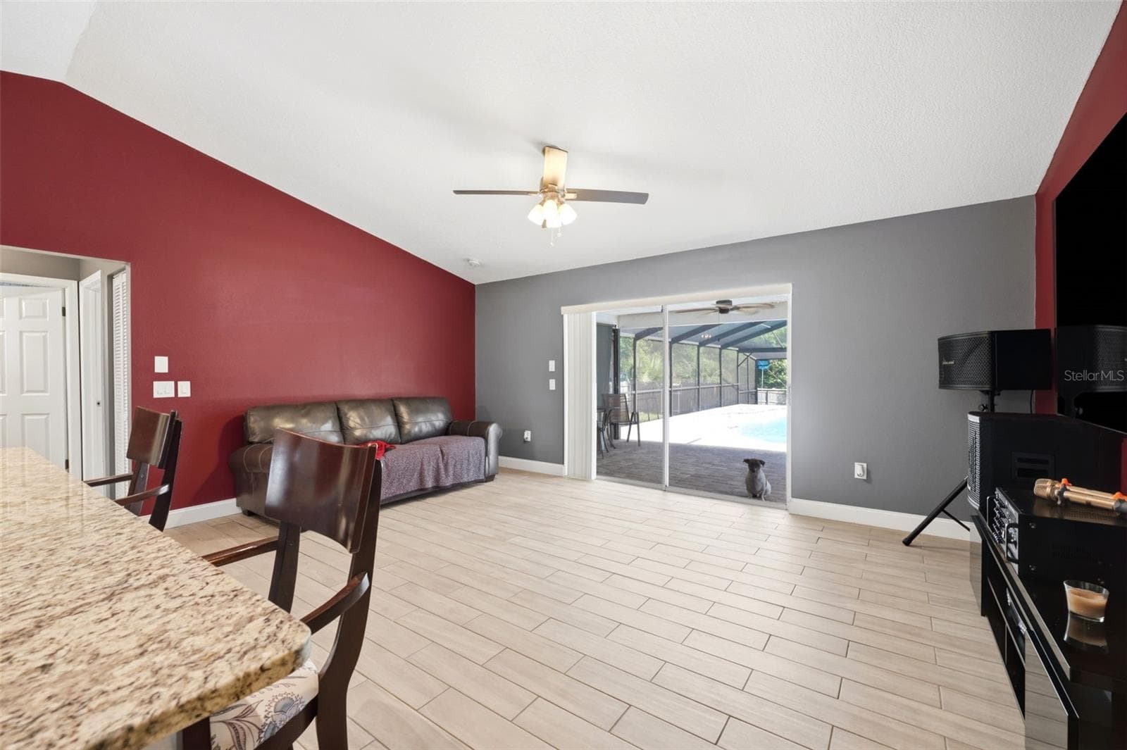 Living - 10110 BRIAR CIR, HUDSON
