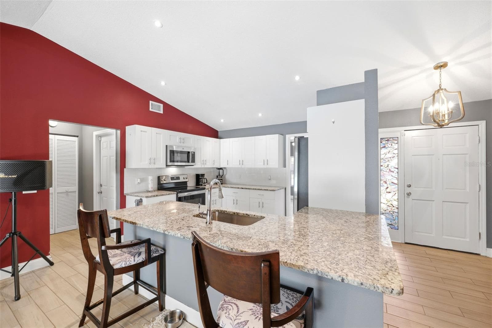 Kitchen/Foyer - 10110 BRIAR CIR, HUDSON