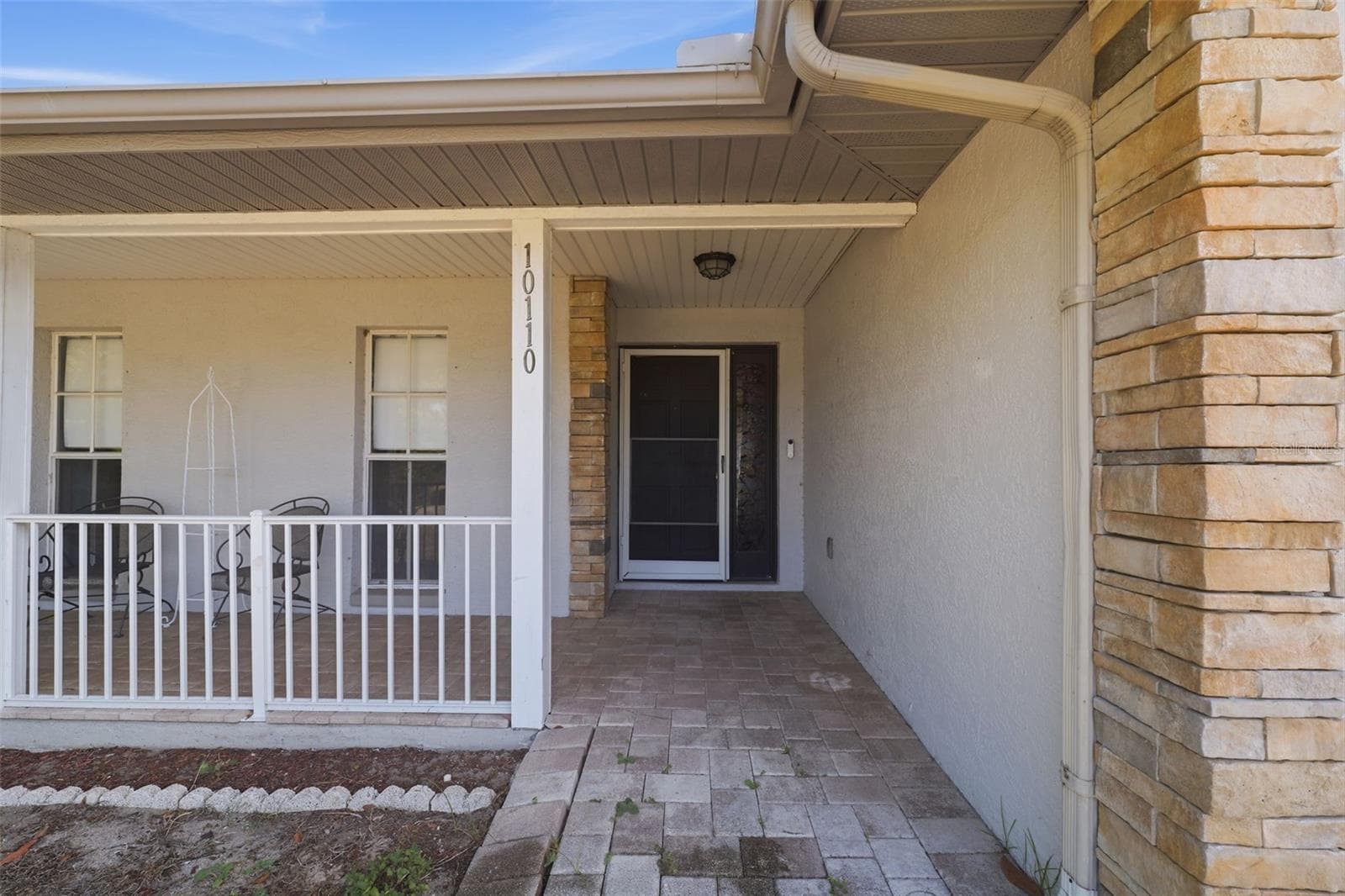 Front Porch - 10110 BRIAR CIR, HUDSON