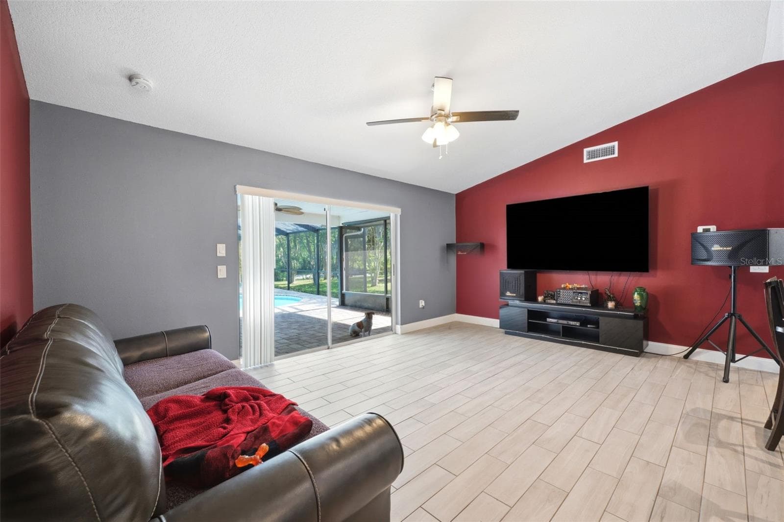 Living - 10110 BRIAR CIR, HUDSON