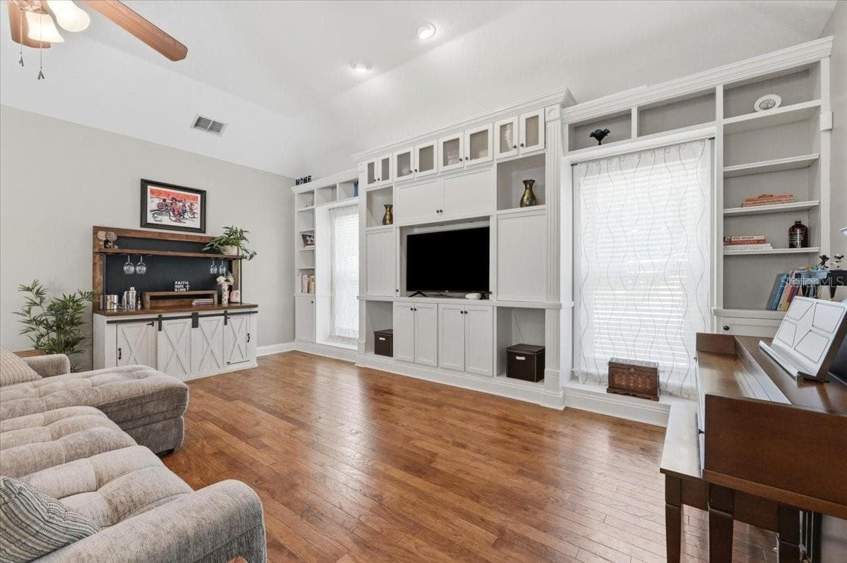 Single Family Residence at 5618 SUMMERLAND HILLS DR, LAKELAND, photo 6 of 63